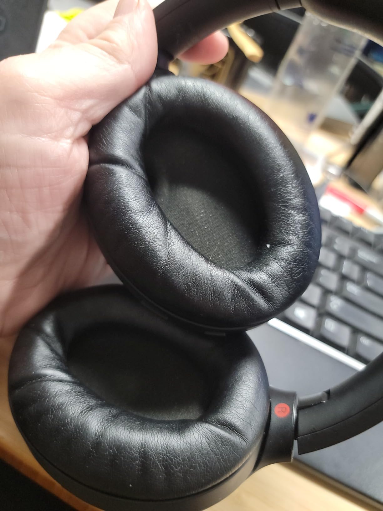 WH-1000XM4 Wireless Premium Noise Canceling Overhead Headphones with Mic for Phone-Call and Alexa Voice Control, Black WH1000XM4 - Customer Photo 4