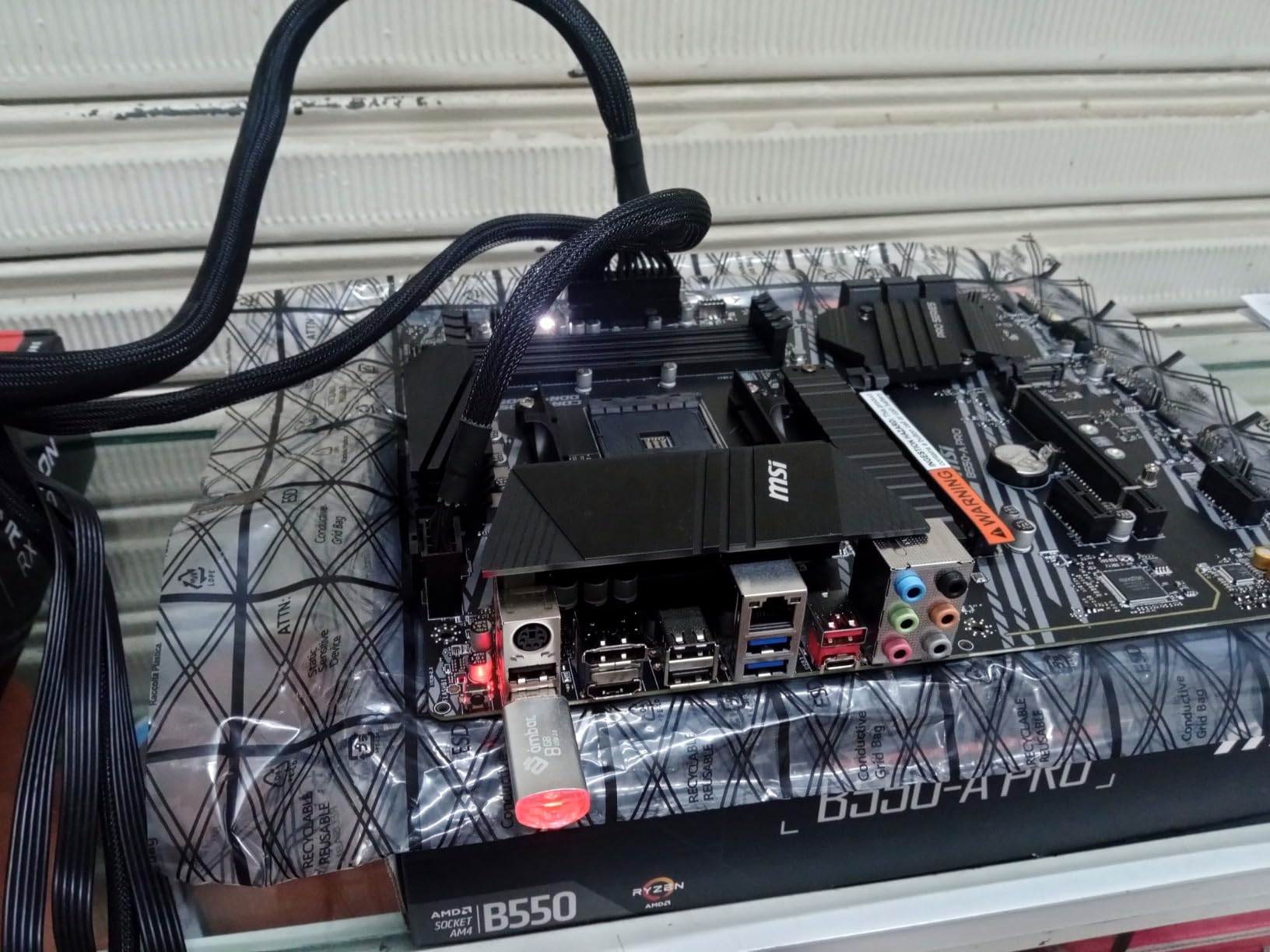 MSI B550-A PRO ProSeries Motherboard (AMD Ryzen 5000, AM4, DDR4, PCIe 4.0, SATA 6Gb/s, M.2, USB 3.2 Gen 2, HDMI/DP, ATX) - Customer Photo 4