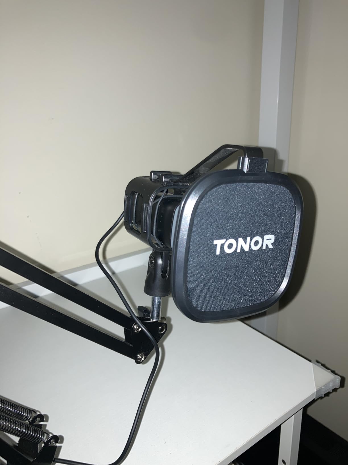 TONOR USB Microphone for PC, Cardioid Condenser Computer Mic with Tripod Stand, Pop Filter, Shock Mount for Gaming, Streaming, Podcasting, YouTube - Customer Photo 2