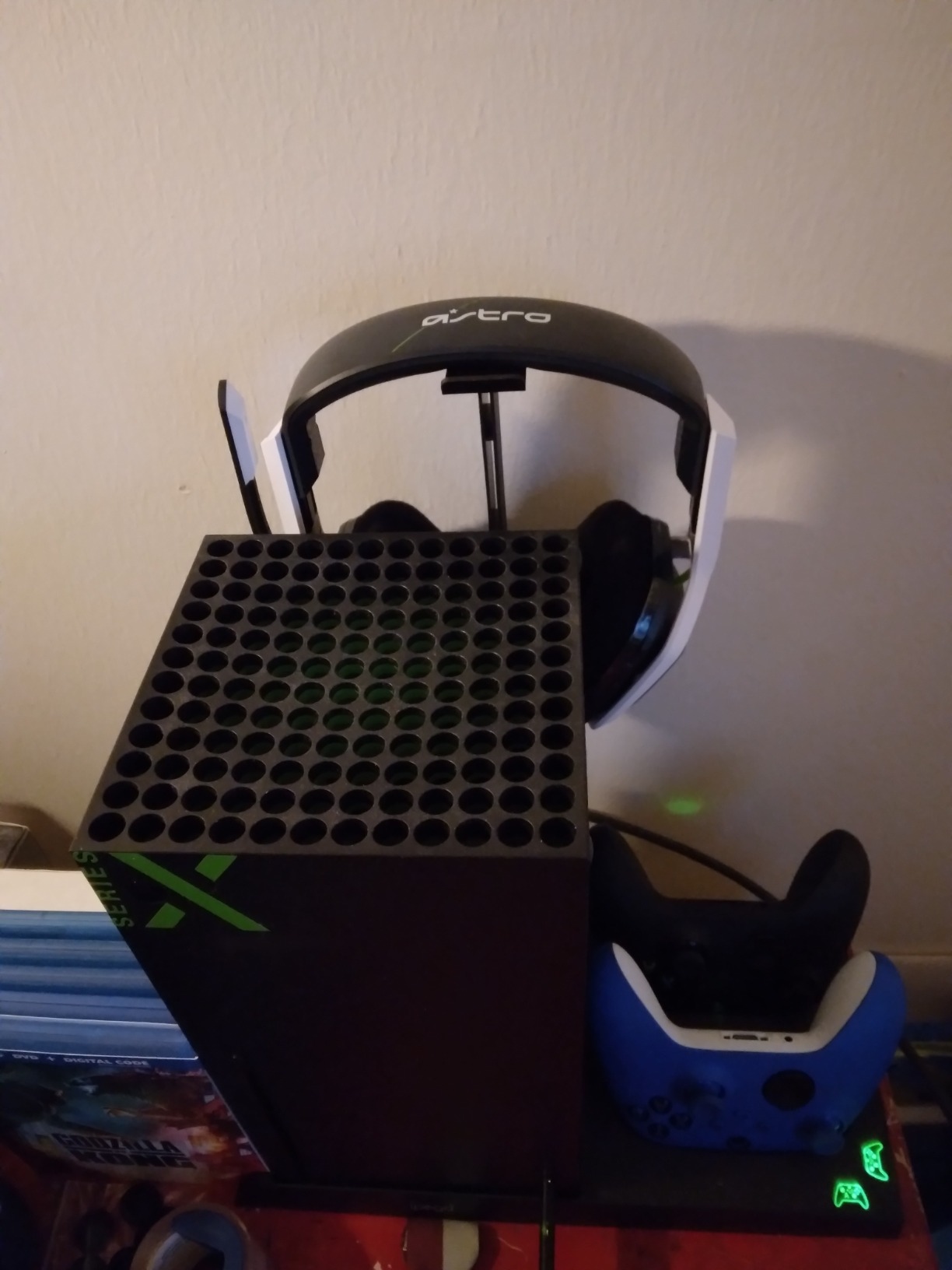 ASTRO Gaming A20 Wireless Headset Gen 2 for Xbox Series X | S, Xbox One, PC & Mac - White /Green - Customer Photo 3