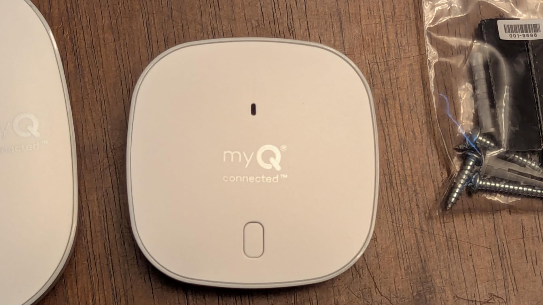 CHAMBERLAIN Smart Garage Control - Wireless Garage Hub and Sensor with Wifi & Bluetooth - Smartphone Controlled, myQ-G0401-ES, White - Customer Photo 3