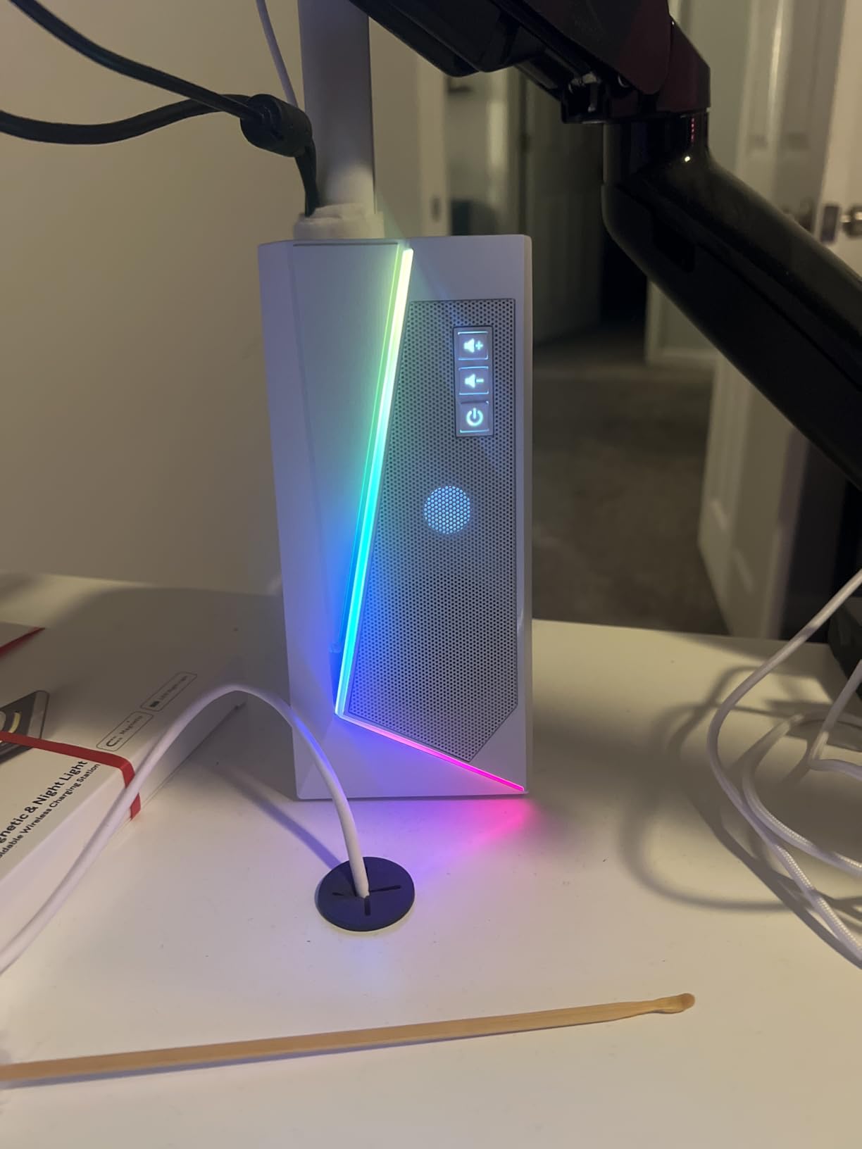 Redragon GS520 RGB Desktop Speakers, 2.0 Channel PC Computer Stereo Speaker with 6 Colorful LED Modes, Enhanced Sound and Easy-Access Volume Control, USB Powered w/ 3.5mm Cable - Customer Photo 2
