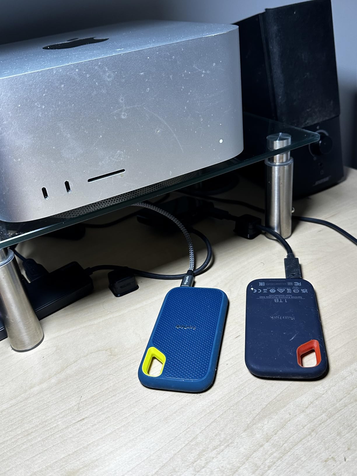 SanDisk 1TB Extreme Portable SSD - Up to 1050MB/s, USB-C, USB 3.2 Gen 2, IP65 Water and Dust Resistance, Updated Firmware - External Solid State Drive - SDSSDE61-1T00-G25 - Customer Photo 1