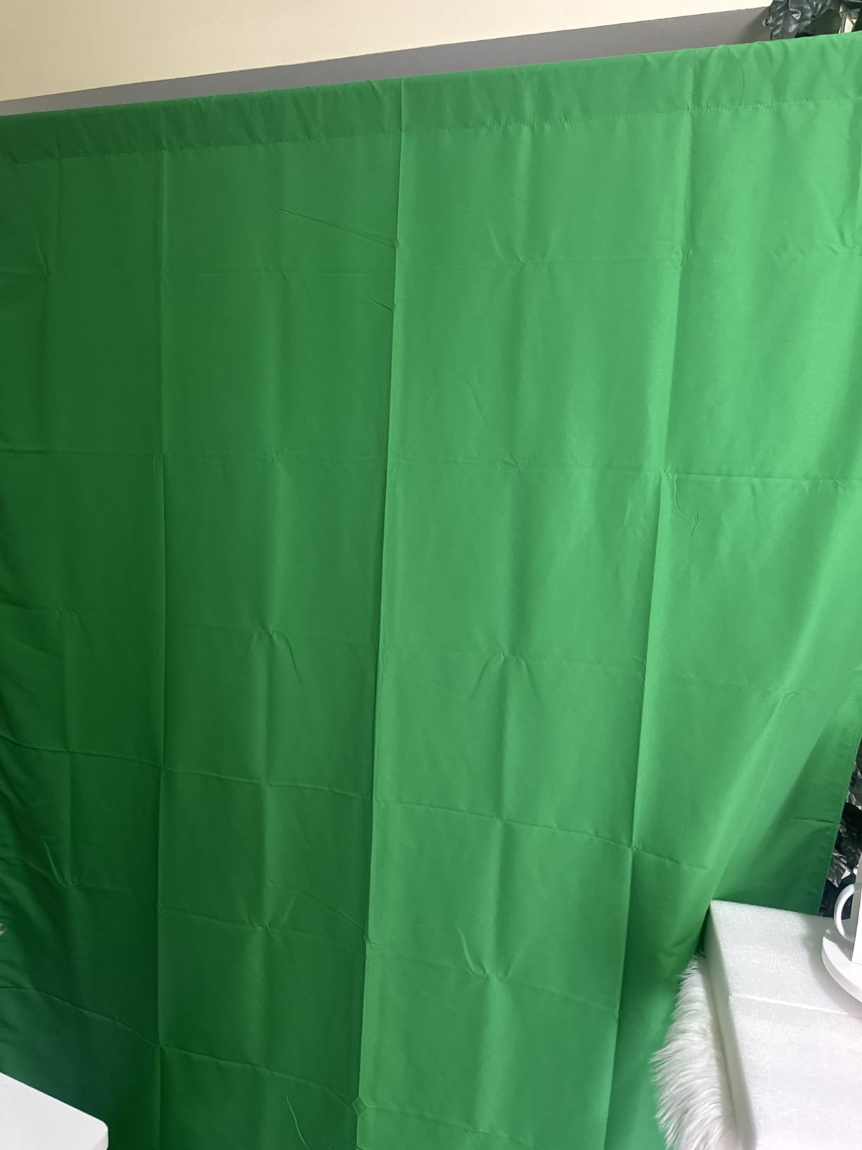 HEMMOTOP Green Screen Backdrop, 5x6.5 ft Photography Chroma Key Greenscreen Background Sheet for Background Removal, Zoom Meeting, Photo Video Studio, Live Streaming, Video Recording (Backdrop only) - Customer Photo 2