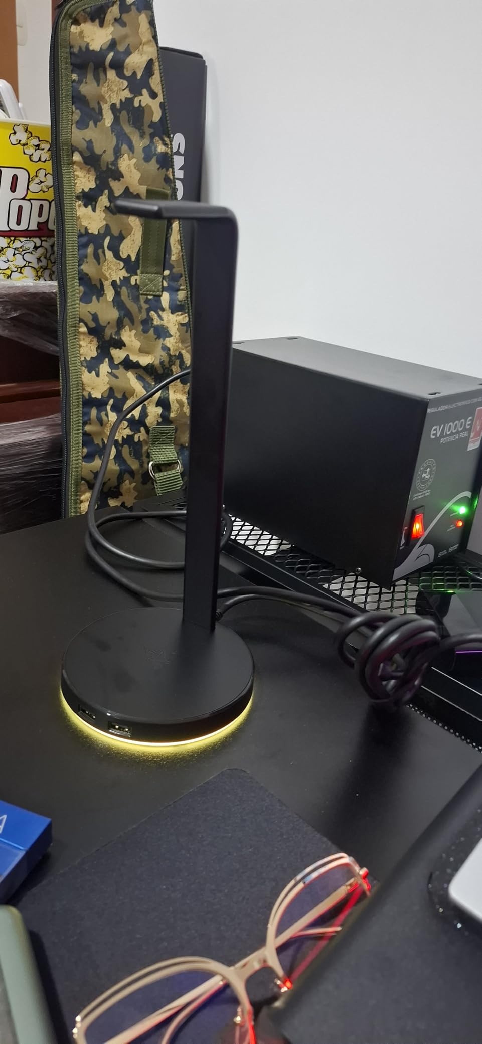 Razer Base Station V2 Chroma Headphone Headset Stand Holder: Chroma RGB Lighting - Taller Stand & Anti-Slip Ledge - USB Charging Ports - Anti-Slip Rubber Base - 3.5mm Port + Built-in DAC - Black - Customer Photo 1