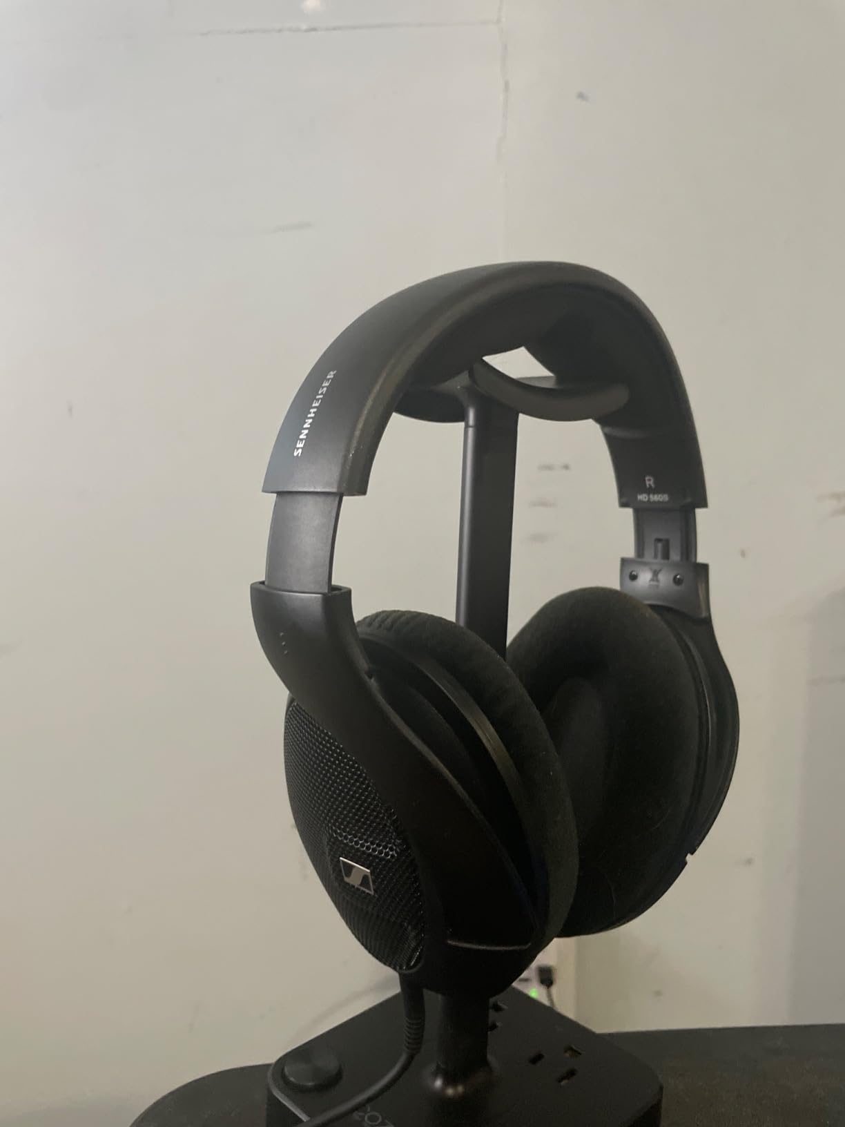 Sennheiser HD 560S Open-Back Over-Ear Wired Headphones - Neutral, Natural Sound for Music, Gaming, and Content Creation, Black customer photo 2