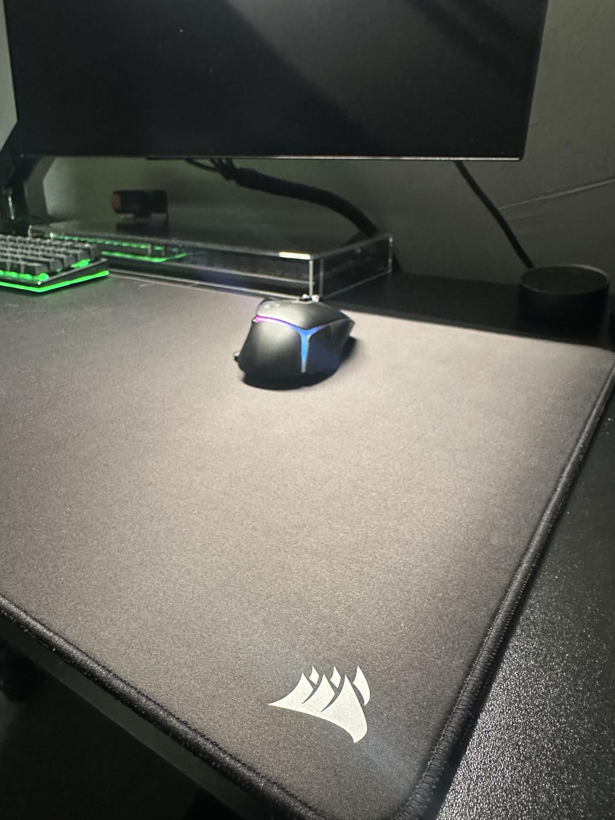 Corsair MM350 PRO Premium Spill-Proof Cloth Gaming Mouse Pad – Extended XL - Black - Customer Photo 3