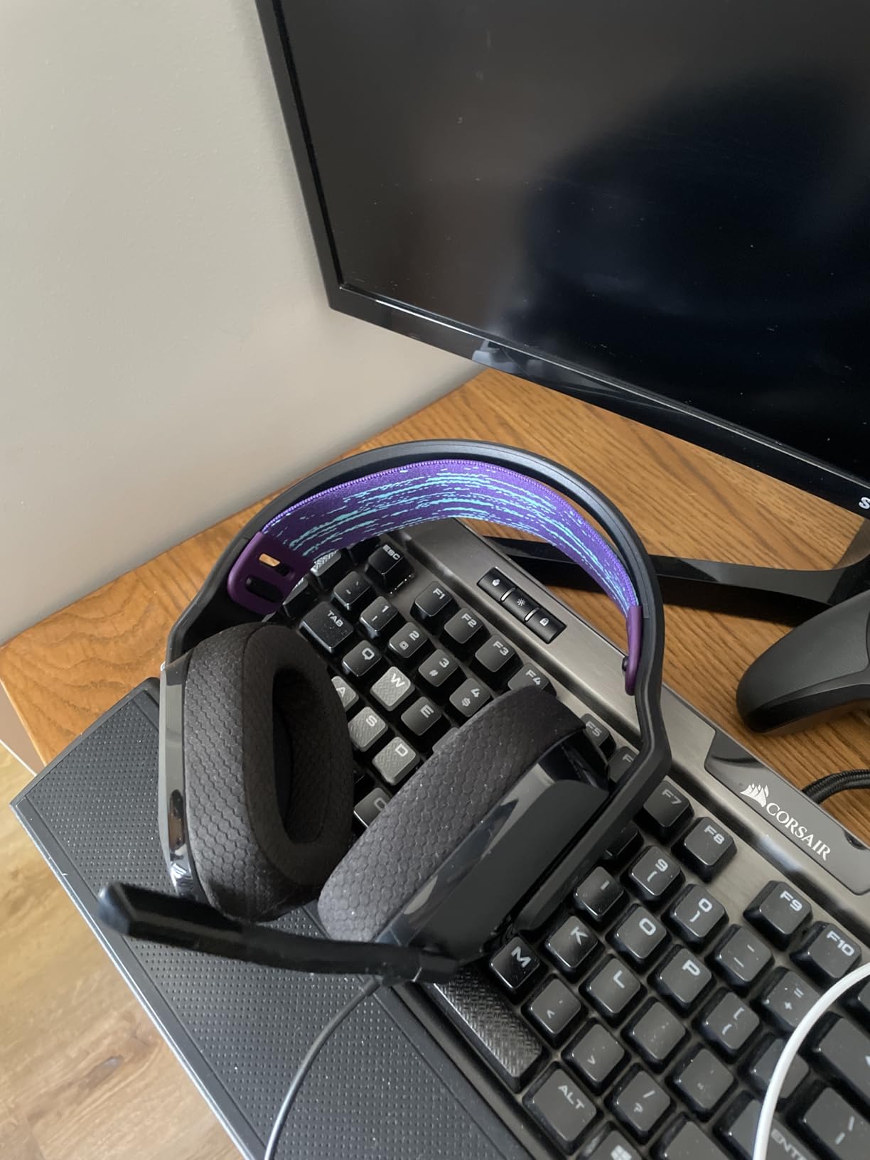 Logitech G335 Wired Gaming Headset, with Flip to Mute Microphone, 3.5mm Audio Jack, Memory Foam Earpads, Lightweight - Black - Customer Photo 3