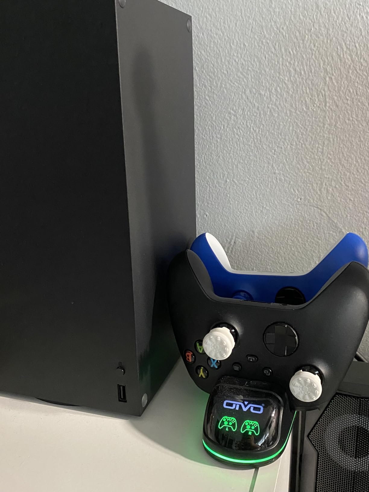 OIVO XSX Controller Charger Station with 2 Packs 5580mWh Rechargeable Battery for Xbox Series X/S/One/Elite/Core Controller, Charging Dock for Xbox with 4 Packs Covers - Customer Photo 2