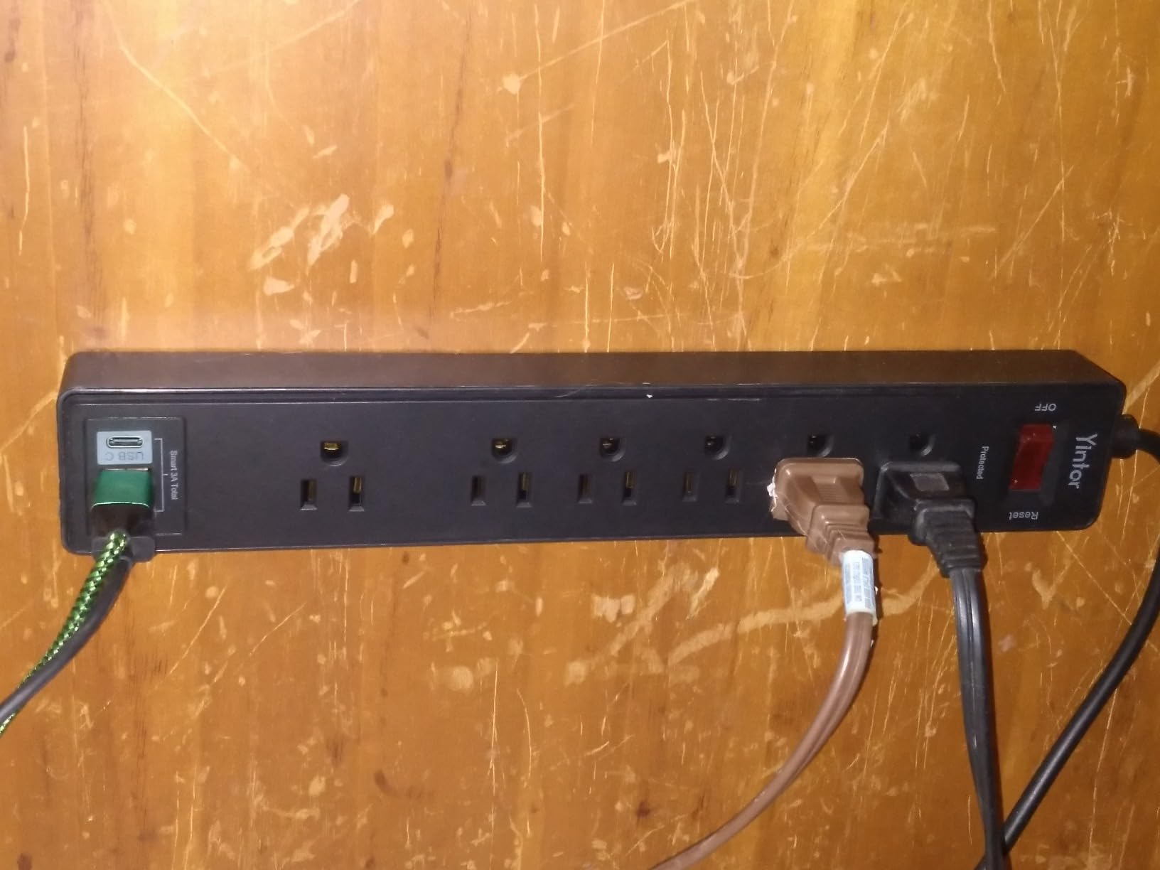 6Ft Power Strip Surge Protector - Yintar Extension Cord with 6 AC Outlets and 3 USB Ports for for Home, Office, Dorm Essentials, 1680 Joules, ETL Listed, (Black) - Customer Photo 5