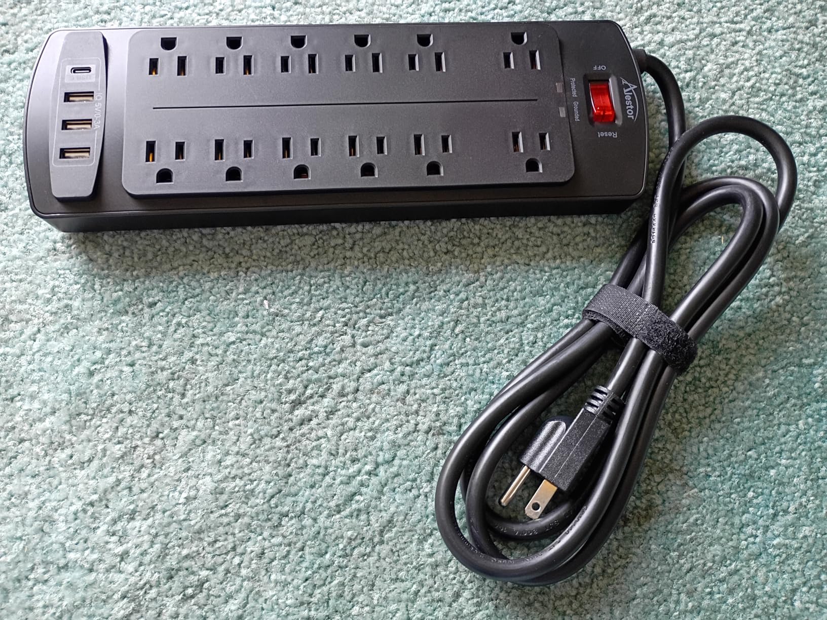 Power Strip, ALESTOR Surge Protector with 12 Outlets and 4 USB Ports, 6 Feet Extension Cord (1875W/15A), 2700 Joules, ETL Listed, Black - Customer Photo 4