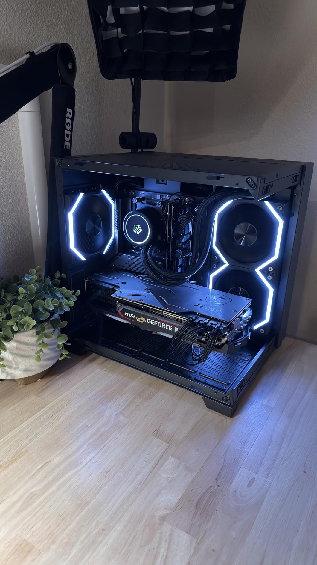 ID-COOLING FROSTFLOW X 240 Snow CPU Water Cooler LGA1700 Compatible AIO Cooler 240mm CPU Liquid Cooler White LED 2x120mm PWM Fans, Intel 1700/1200/115X, AMD AM4/AM5 - Customer Photo 2