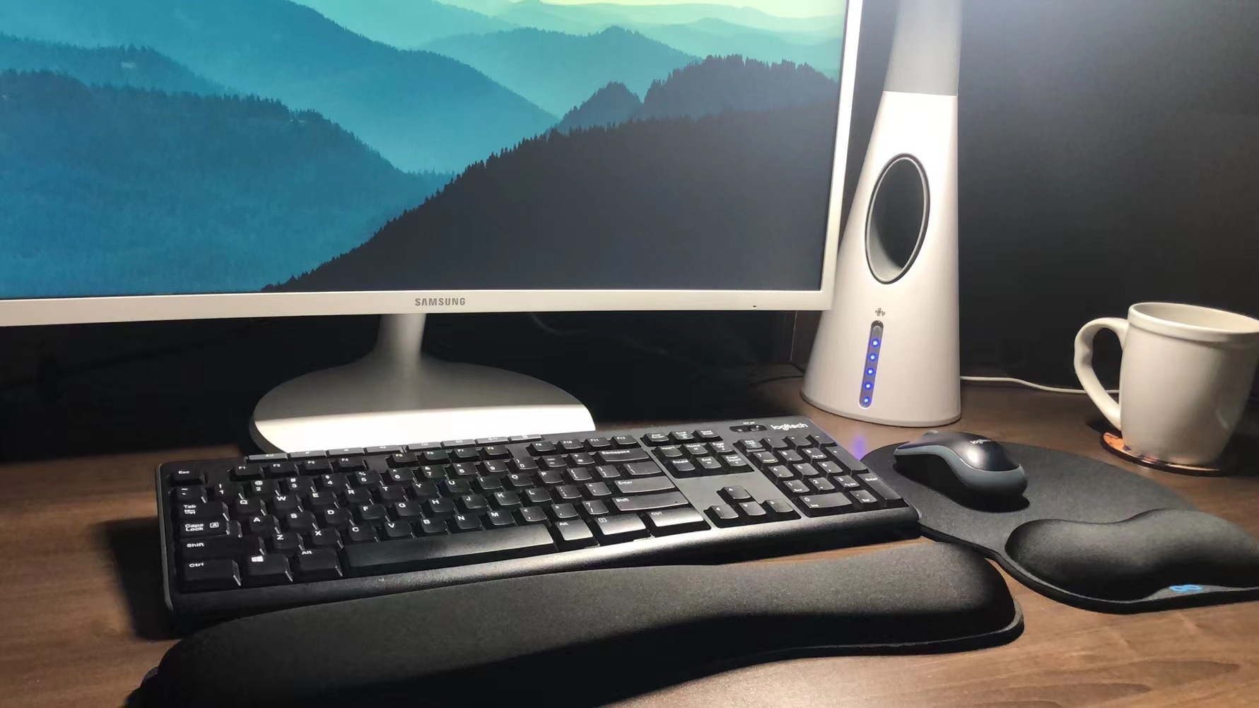 Everlasting Comfort Ergonomic Mouse Pad and Keyboard Wrist Rest for Computer Keyboard – Memory Foam Mouse Pad Set with Wrist Support for Comfort, Extended Typing Sessions Customer Review Everlasting Comfort Ergonomic Mouse Pad and Keyboard Wrist Rest for Computer Keyboard – Memory Foam Mouse Pad Set with Wrist Support for Comfort, Extended Typing Sessions - Customer Photo 1