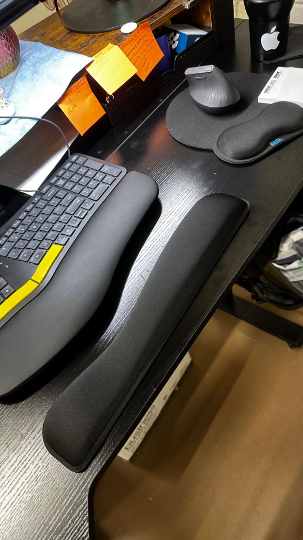 Everlasting Comfort Ergonomic Mouse Pad and Keyboard Wrist Rest for Computer Keyboard – Memory Foam Mouse Pad Set with Wrist Support for Comfort, Extended Typing Sessions Customer Review Everlasting Comfort Ergonomic Mouse Pad and Keyboard Wrist Rest for Computer Keyboard – Memory Foam Mouse Pad Set with Wrist Support for Comfort, Extended Typing Sessions - Customer Photo 2