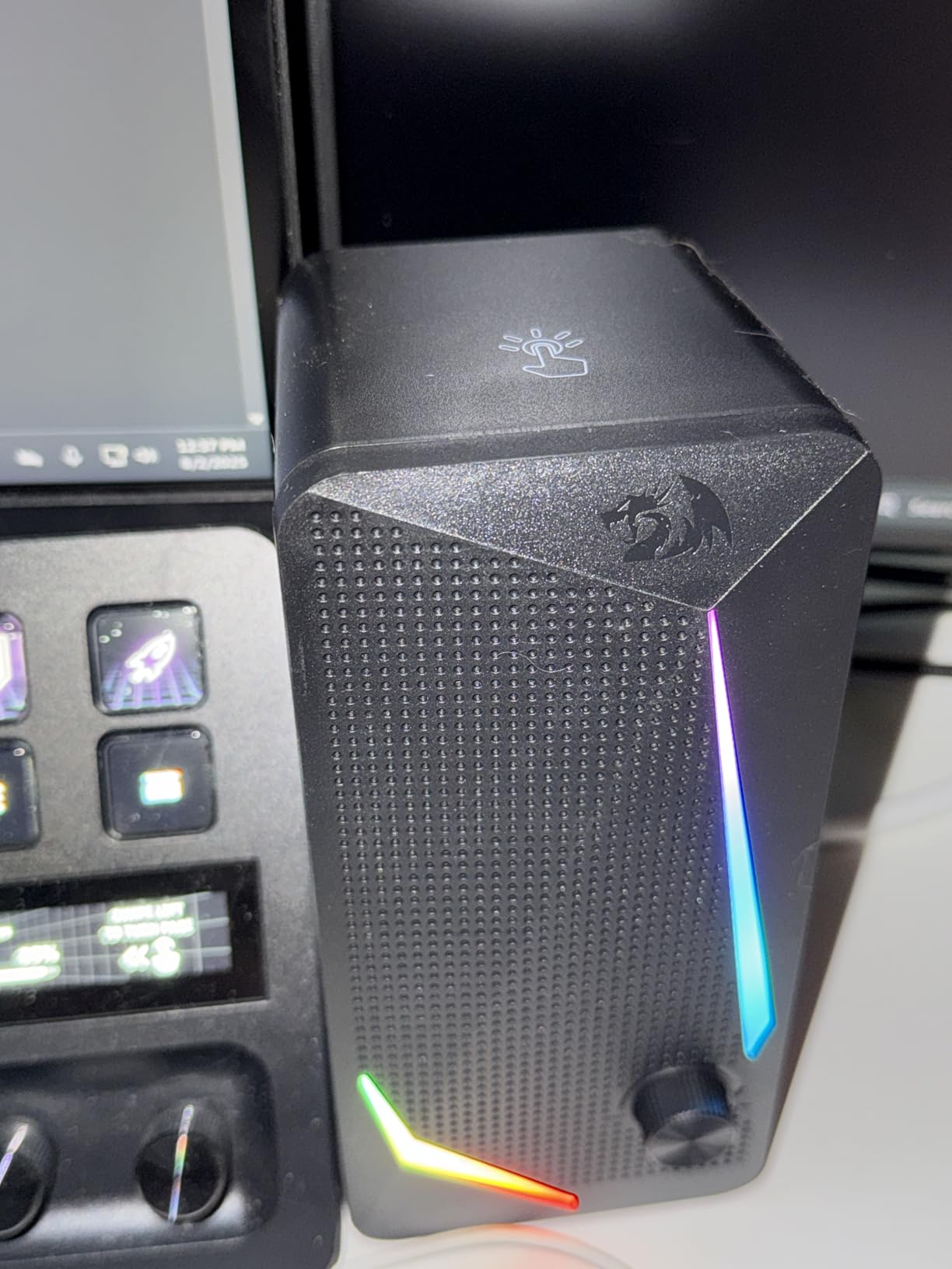 Redragon GS510 RGB Desktop Speakers, 2.0 Channel PC Computer Speaker with 4 Colorful LED Backlight Modes, Enhanced Bass and Easy-Access Volume Control, USB Powered w/ 3.5mm Cable Customer Review Redragon GS510 RGB Desktop Speakers, 2.0 Channel PC Computer Speaker with 4 Colorful LED Backlight Modes, Enhanced Bass and Easy-Access Volume Control, USB Powered w/ 3.5mm Cable - Customer Photo 2