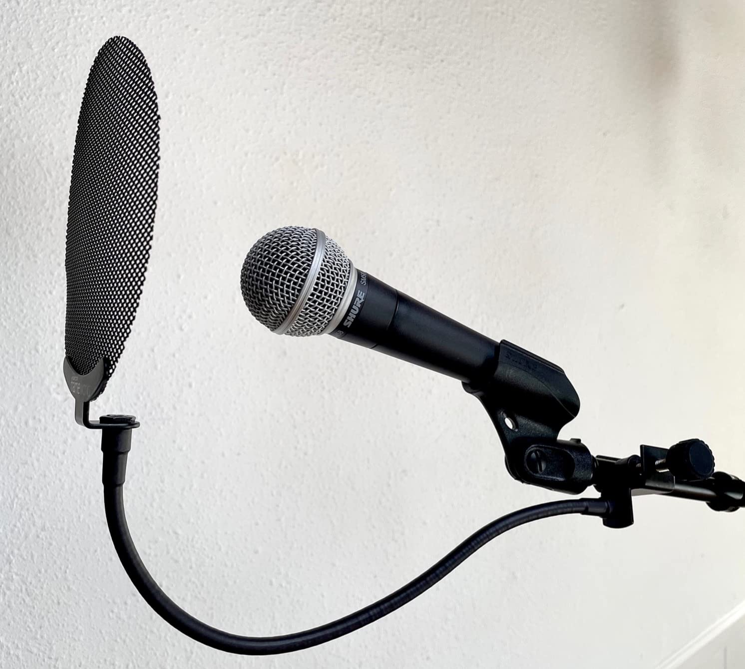 Gator Frameworks Vocal Recording Metal Screen Pop Filter with 12.4-Inch Gooseneck, Great for Podcasting, Broadcasting, and other Content Creation (GFW-POPFILTER-MTL) - Customer Photo 1