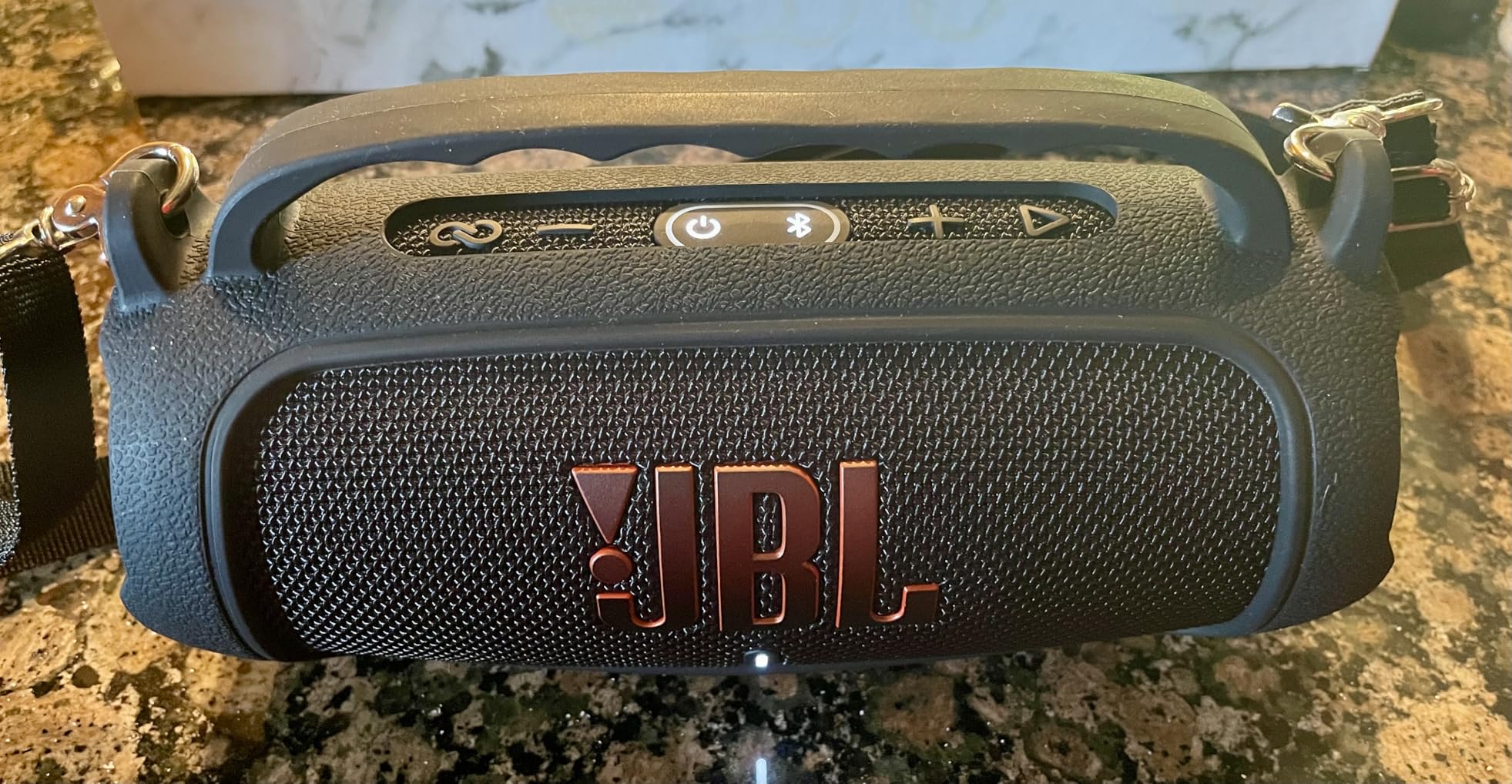 JBL CHARGE 5 - Portable Waterproof (IP67) Bluetooth Speaker with Powerbank USB Charge out, 20 hours playtime, JBL Partyboost (Black) customer photo 1
