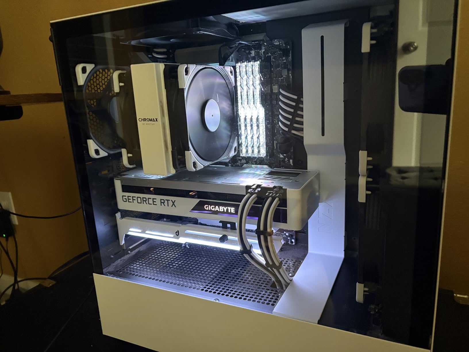 upHere 5V Addressable RGB White Graphics Card GPU Brace Support Video Card Sag Holder,Built-in 5V ARGB Strip,Adjustable Length and Height Support,G276WTARGB - Customer Photo 2