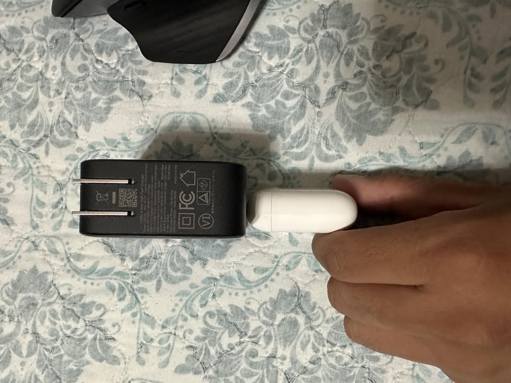 UGREEN Nexode 100W GaN USB C Charger, 4-Port Compact Foldable Fast Laptop Charger Power Adapter for MacBook Pro/Air, iPad Pro, iPhone 17/16/15 Series, Galaxy S25/S24, Pixel 10/9, Steam Deck, Pixelbook - Customer Photo 4
