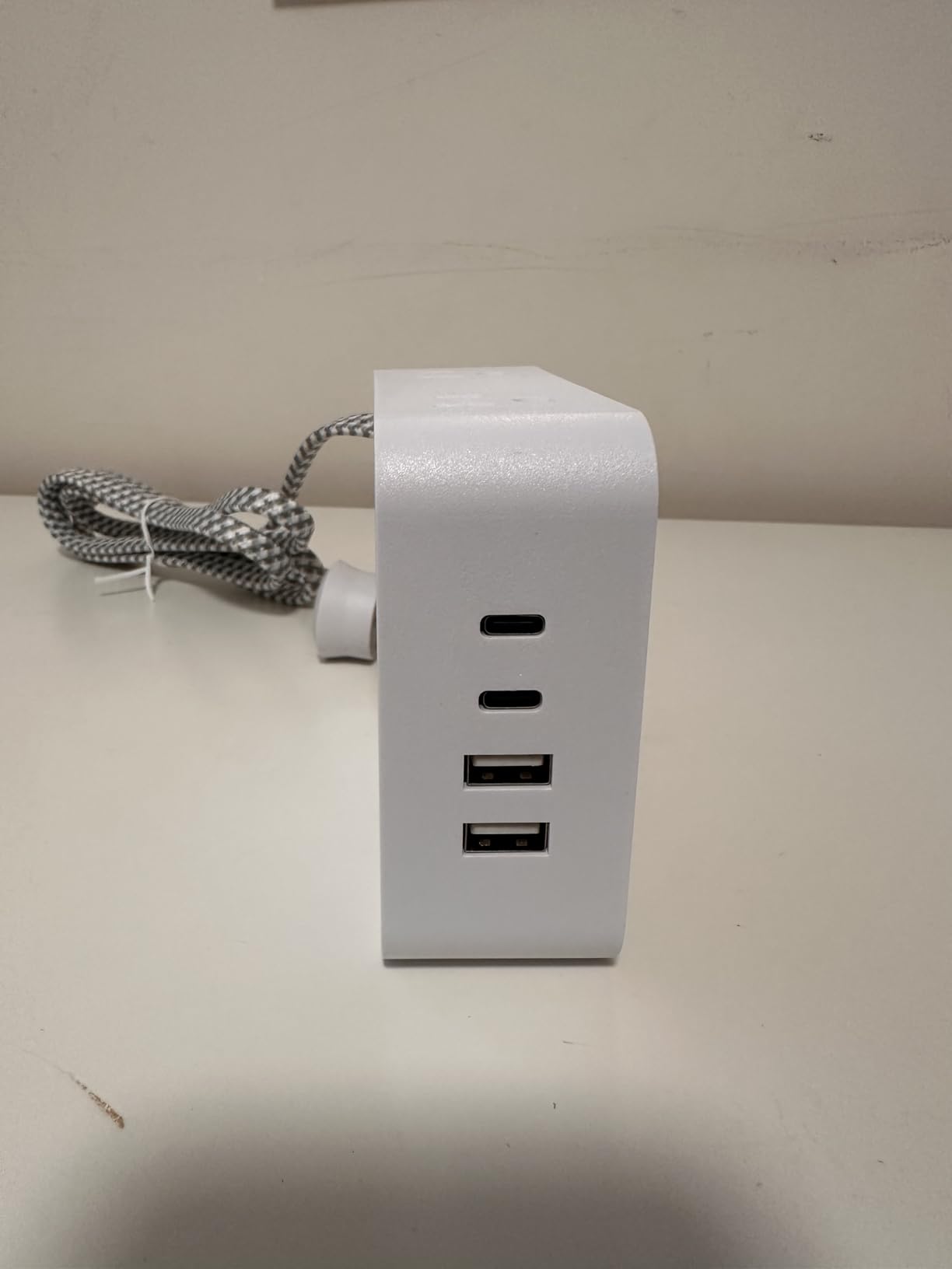 Surge Protector Power Strip - HANYCONY 8 Outlets 4 USB (2 USB C) Charging Ports, Multi Plug Outlet Extender, 5Ft Braided Extension Cord, Flat Plug Wall Mount Desk Charging Station for Home Office ETL - Customer Photo 1