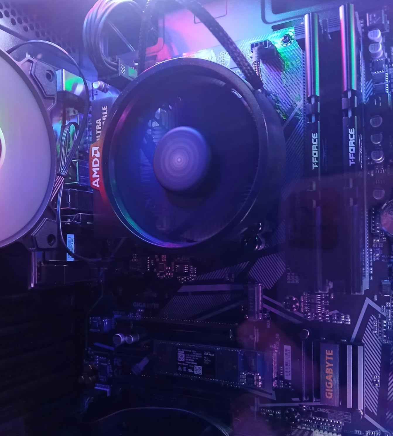 AMD Ryzen 5 5600G 6-Core 12-Thread Desktop Processor with Radeon Graphics customer photo 1