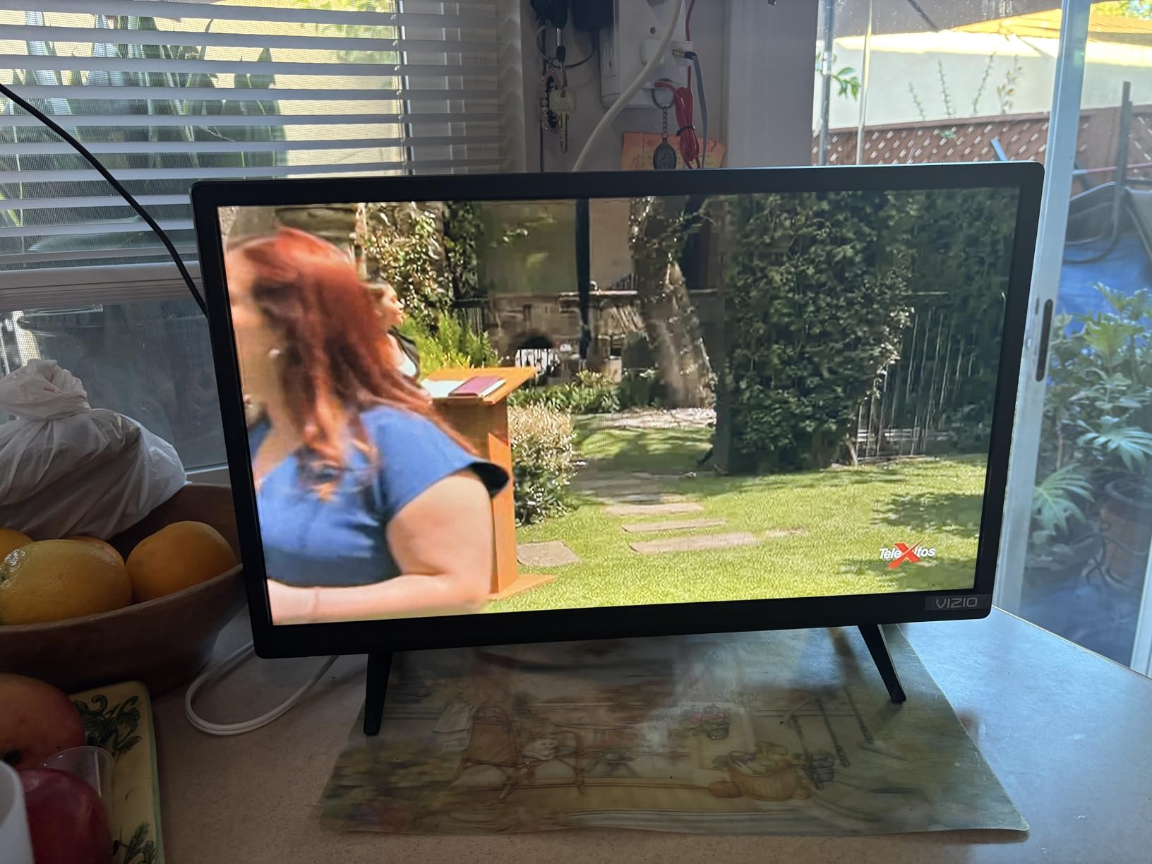 VIZIO 40-inch D-Series Full HD 1080p Smart TV with AMD FreeSync, Apple AirPlay and Chromecast Built-in, Alexa Compatibility, D40f-J09, 2022 Model - Customer Photo 2