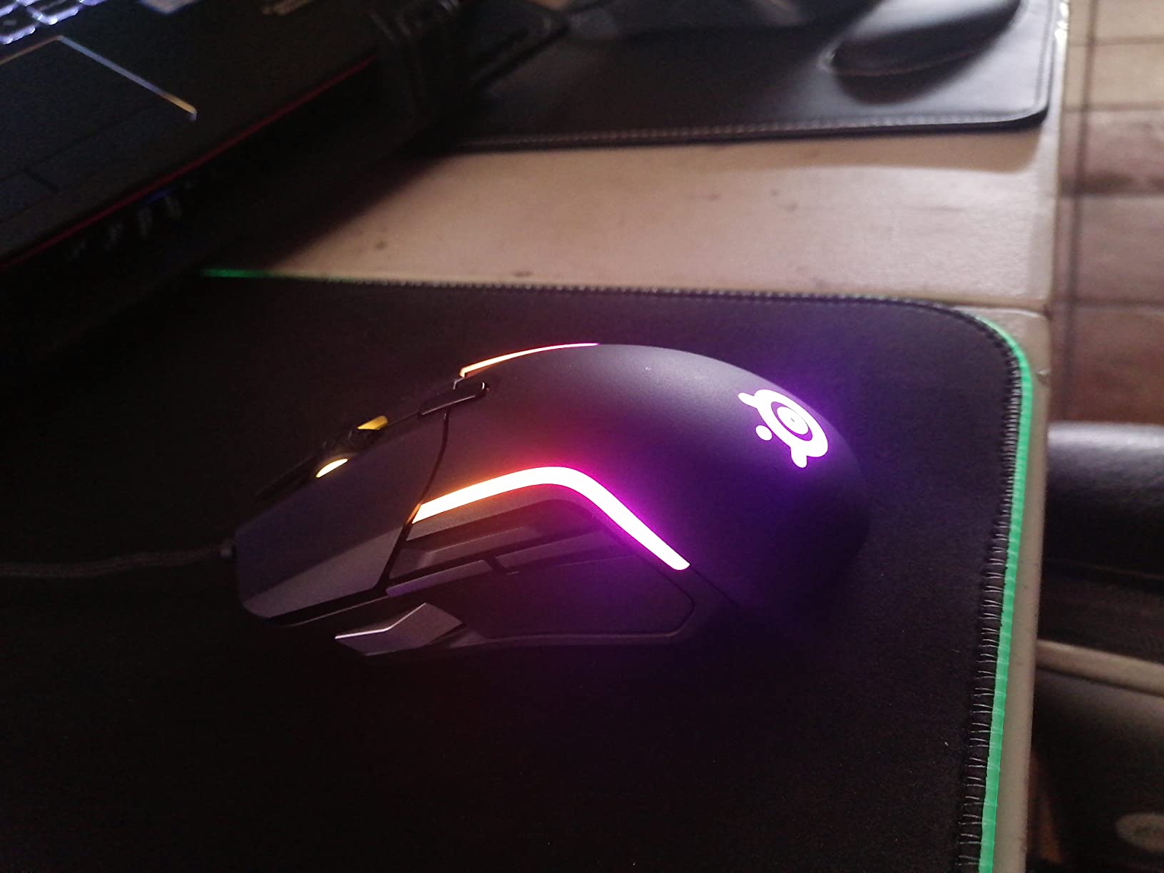 SteelSeries Rival 5 Gaming Mouse with PrismSync RGB Lighting and 9 Programmable Buttons – FPS, MOBA, MMO, Battle Royale – 18,000 CPI TrueMove Air Optical Sensor - Black - Customer Photo 4