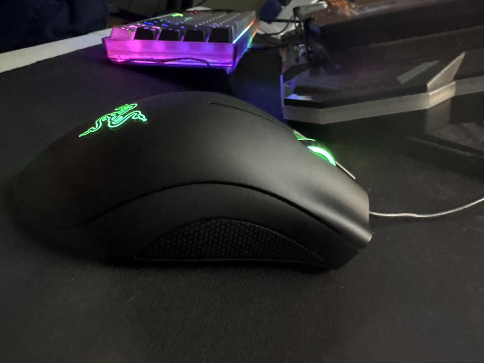 Razer DeathAdder Essential Gaming Mouse: 6400 DPI Optical Sensor - 5 Programmable Buttons - Mechanical Switches - Rubber Side Grips - Classic Black customer photo 2