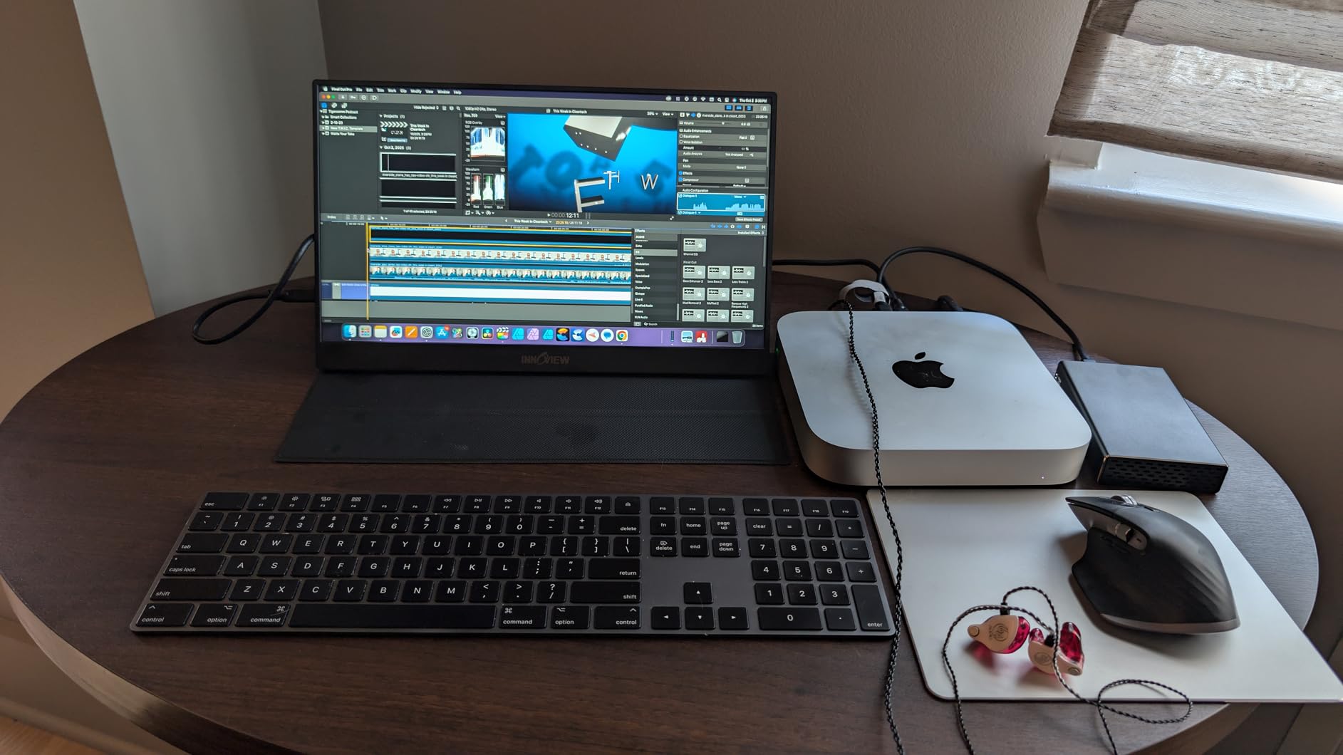 InnoView Portable Monitor, 15.6 Inch FHD 1080P HDMI USB C Second External Monitor for Laptop, Desktop, MacBook, Phones, Tablet, PS5/4, Xbox, Switch, Built-in Speaker with Protective Case - Customer Photo 1