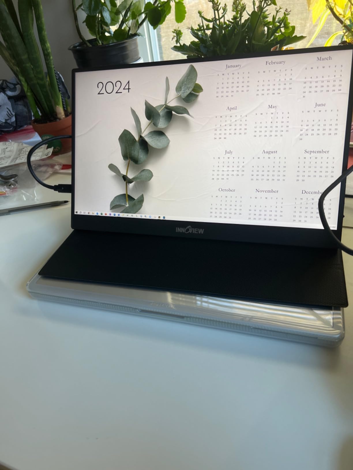 InnoView Portable Monitor, 15.6 Inch FHD 1080P HDMI USB C Second External Monitor for Laptop, Desktop, MacBook, Phones, Tablet, PS5/4, Xbox, Switch, Built-in Speaker with Protective Case - Customer Photo 4