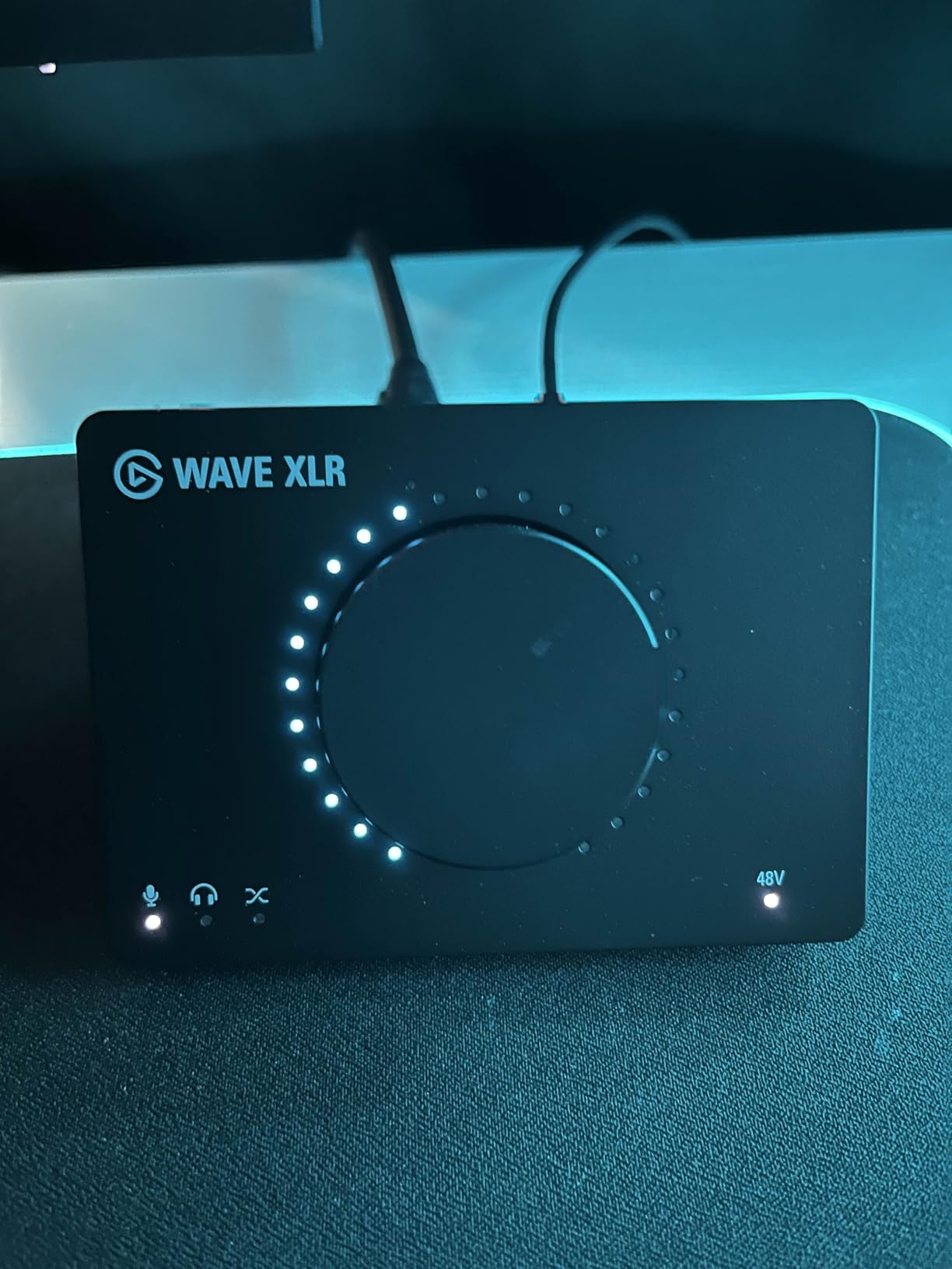 Elgato Wave XLR - Audio Mixer and 75 db Preamp for XLR Mic to USB-C, Control Interface with 48V Phantom Power, Tap-to-Mute, Digital Mixing Software for Streaming, Recording, Podcasting on Mac and PC Customer Review Elgato Wave XLR - Audio Mixer and 75 db Preamp for XLR Mic to USB-C, Control Interface with 48V Phantom Power, Tap-to-Mute, Digital Mixing Software for Streaming, Recording, Podcasting on Mac and PC - Customer Photo 2