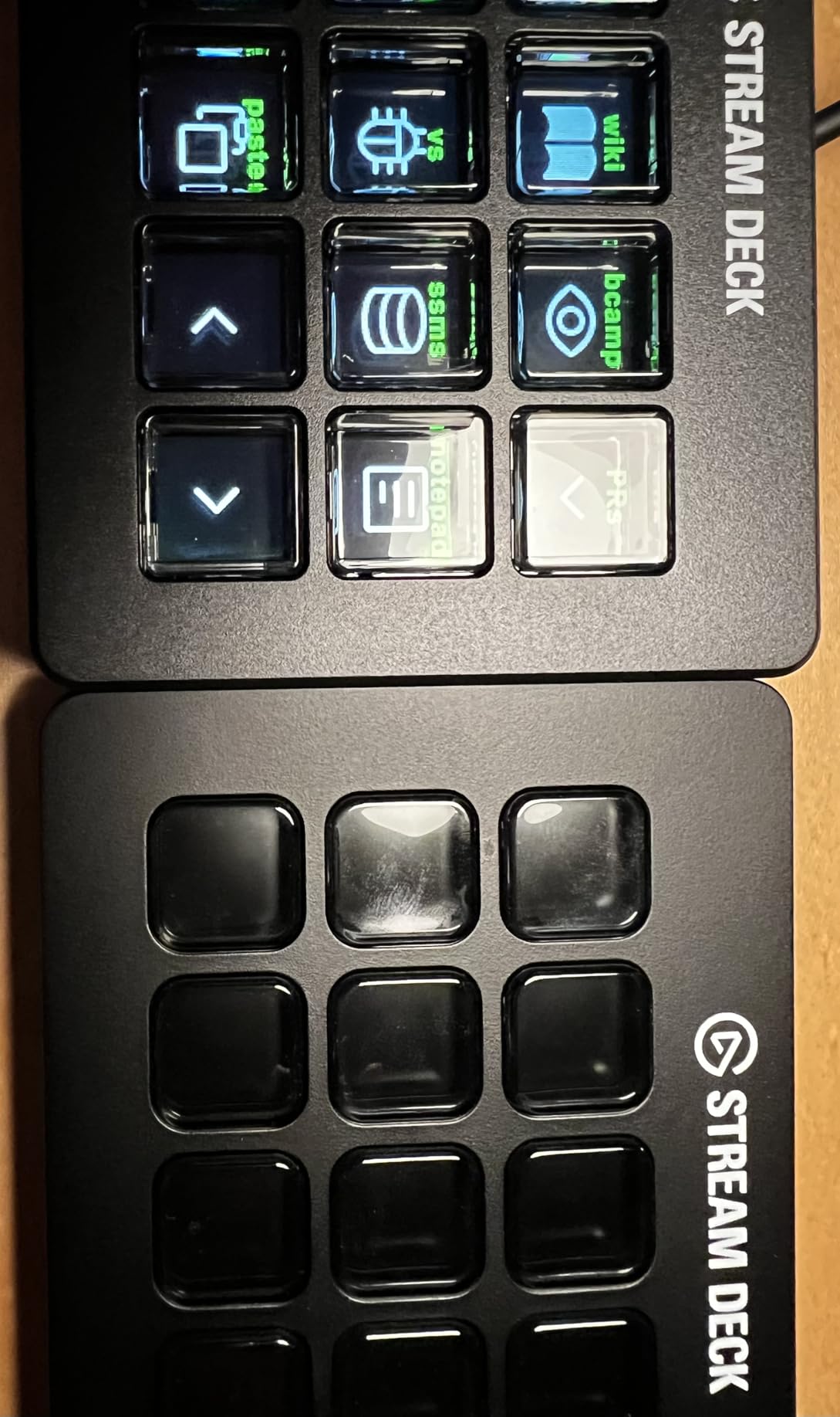 Elgato Stream Deck MK.2 - Studio Controller, 15 macro keys, trigger actions in apps and software like OBS, Twitch, YouTube and more, works with Mac and PC customer photo 2