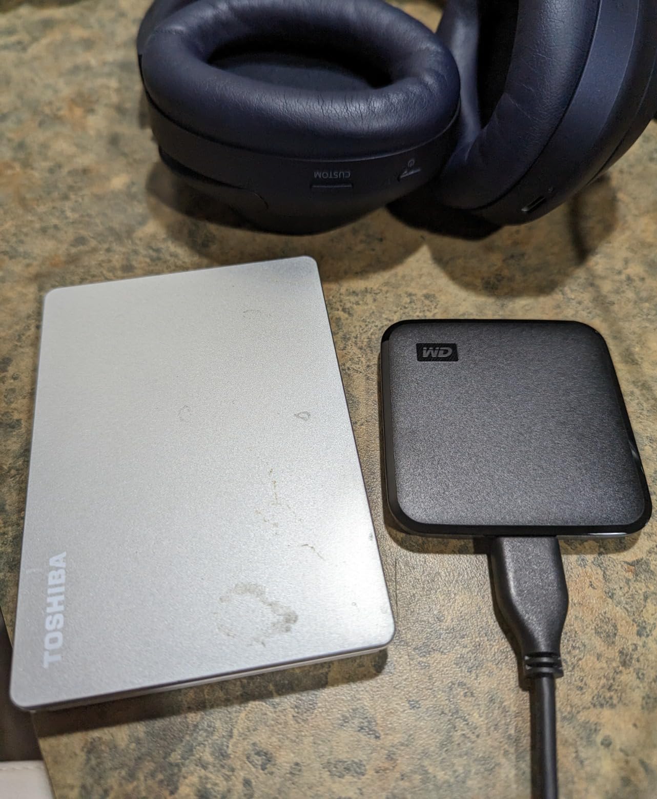Western Digital 1TB Elements SE - Portable SSD, USB 3.0, Compatible with PC, Mac - WDBAYN0010BBK-WESN - Customer Photo 1