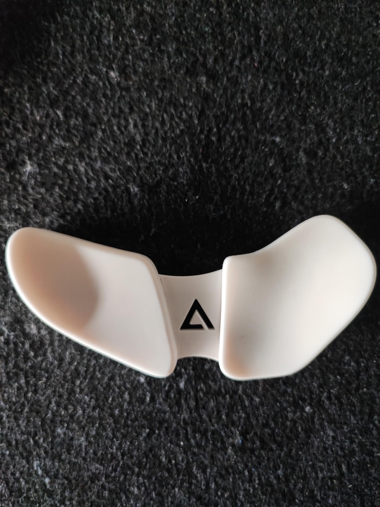 DELTAHUB Carpio 2.0 - Right-Handed Truly Ergonomic Wrist Rest for Mouse, Carpal Tunnel Support, Pain Relief, Anti-Fatigue, Easy Glide, Sleek, Office Computer, Laptop, Gaming - Large, White Customer Review DELTAHUB Carpio 2.0 - Right-Handed Truly Ergonomic Wrist Rest for Mouse, Carpal Tunnel Support, Pain Relief, Anti-Fatigue, Easy Glide, Sleek, Office Computer, Laptop, Gaming - Large, White - Customer Photo 1