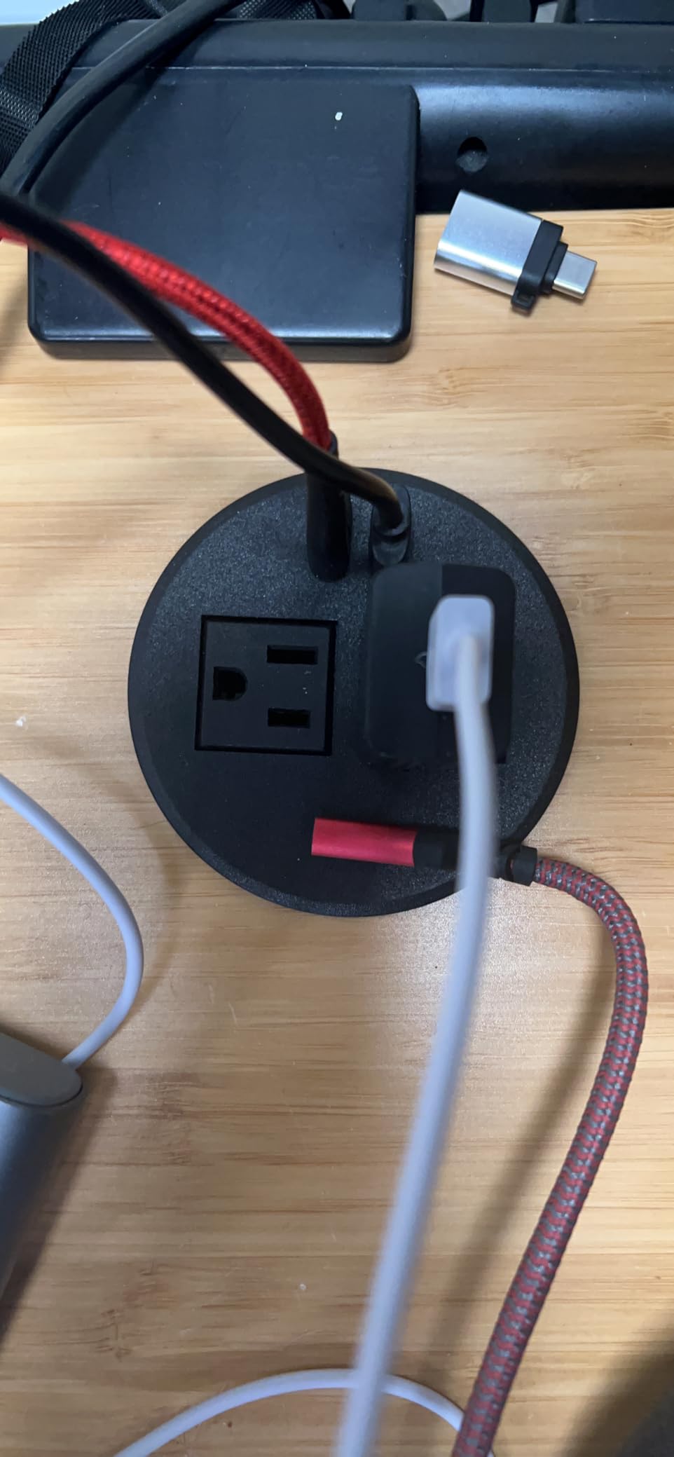 XBA PD 20W USB C Desk Power Grommet with 15W Wireless Charger Cover, Recessed Power Strip with 18W USB A and 2 AC Outlets,Hidden Power Outlets with 6FT Cords for Office, Home, Conference(Black) - Customer Photo 1