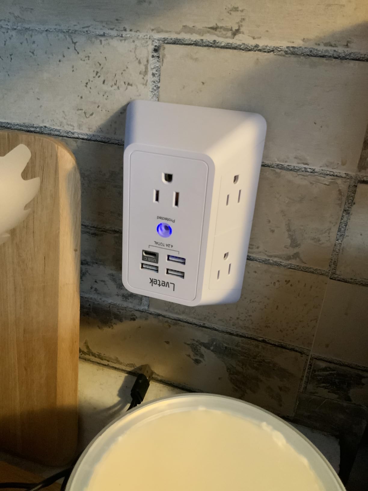 5 Outlet Extender Multi Plug Wall Outlets with 4 USB Charging Ports (1 USB C Outlet), 3 Sided 1680J Surge Protector Power Strip USB Wall Charger for Home, Office, Travel, ETL Listed, White - Customer Photo 1