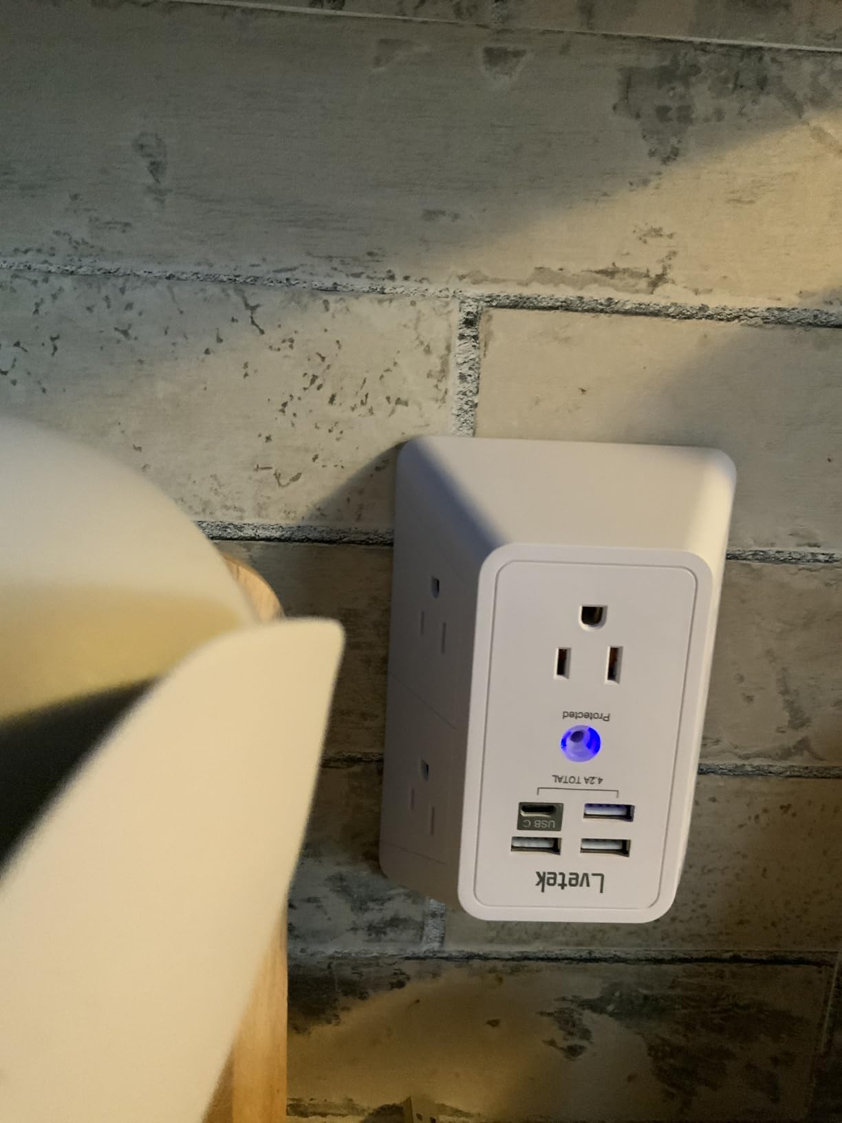 5 Outlet Extender Multi Plug Wall Outlets with 4 USB Charging Ports (1 USB C Outlet), 3 Sided 1680J Surge Protector Power Strip USB Wall Charger for Home, Office, Travel, ETL Listed, White - Customer Photo 2