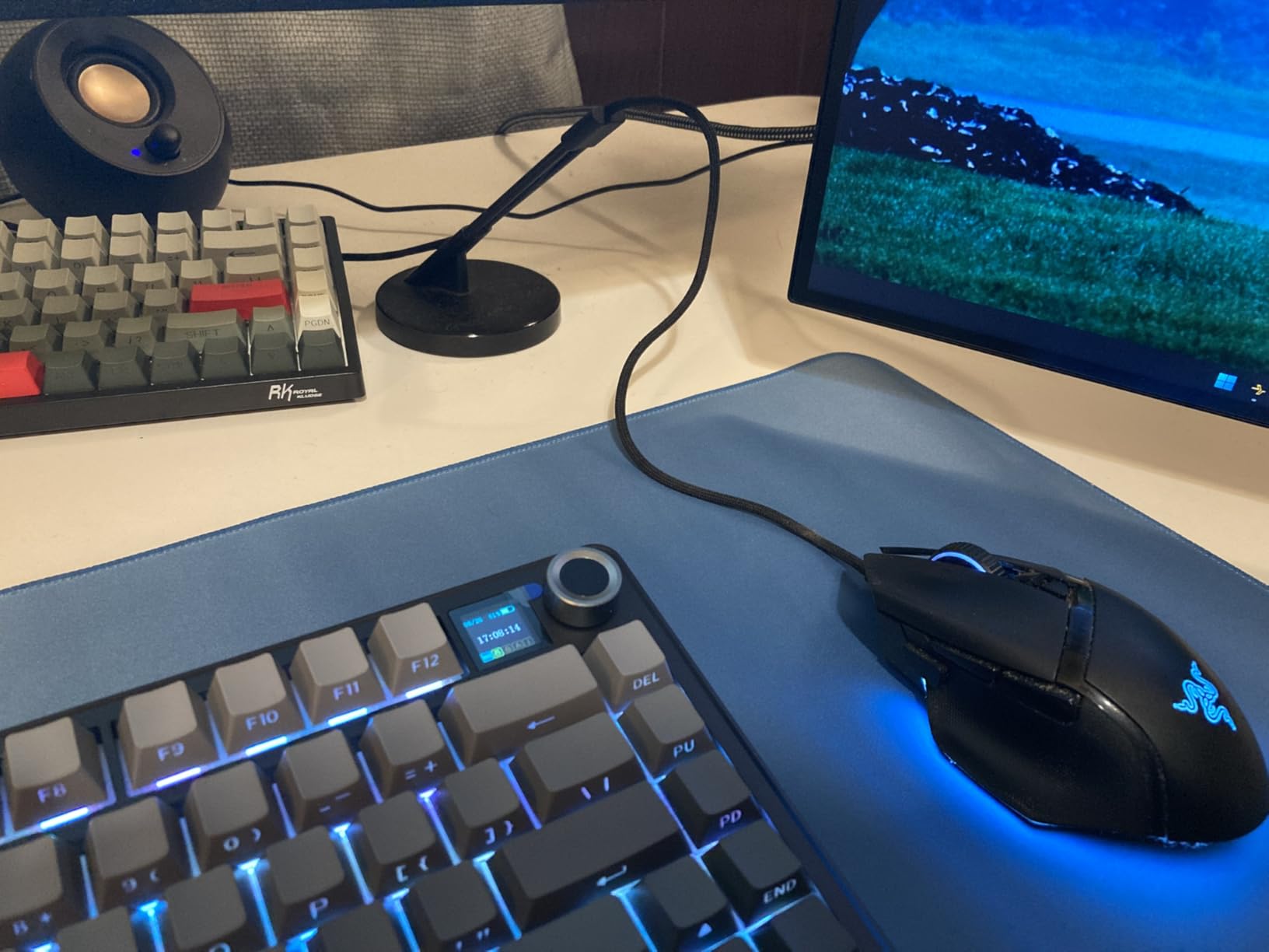 Razer Basilisk V3 Customizable Ergonomic Gaming Mouse: Fastest Gaming Mouse Switch - Chroma RGB Lighting - 26K DPI Optical Sensor - 11 Programmable Buttons - HyperScroll Tilt Wheel - Classic Black - Customer Photo 4