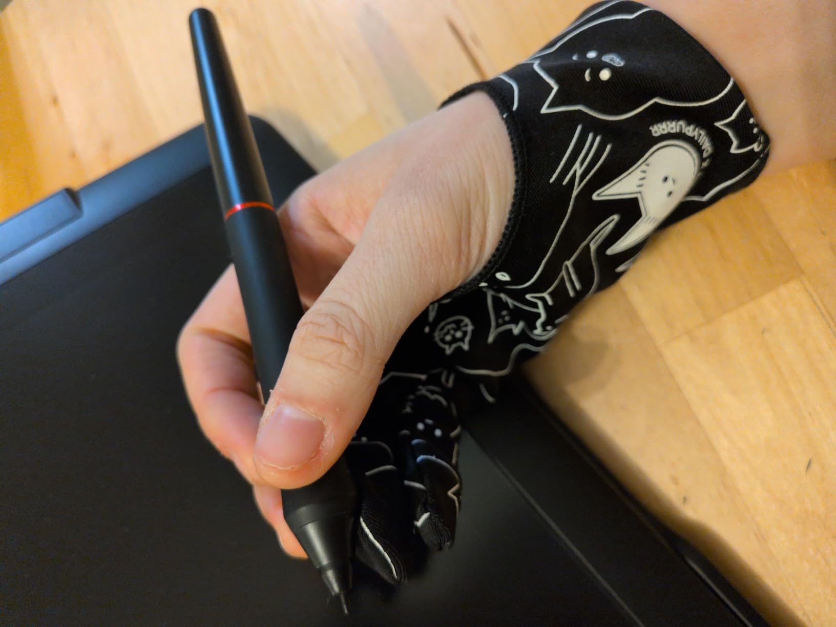 XPPen Digital Drawing Glove - Two-Finger Artist Glove with Cute Cat Print, Suitable for Right and Left Hand - Customer Photo 1