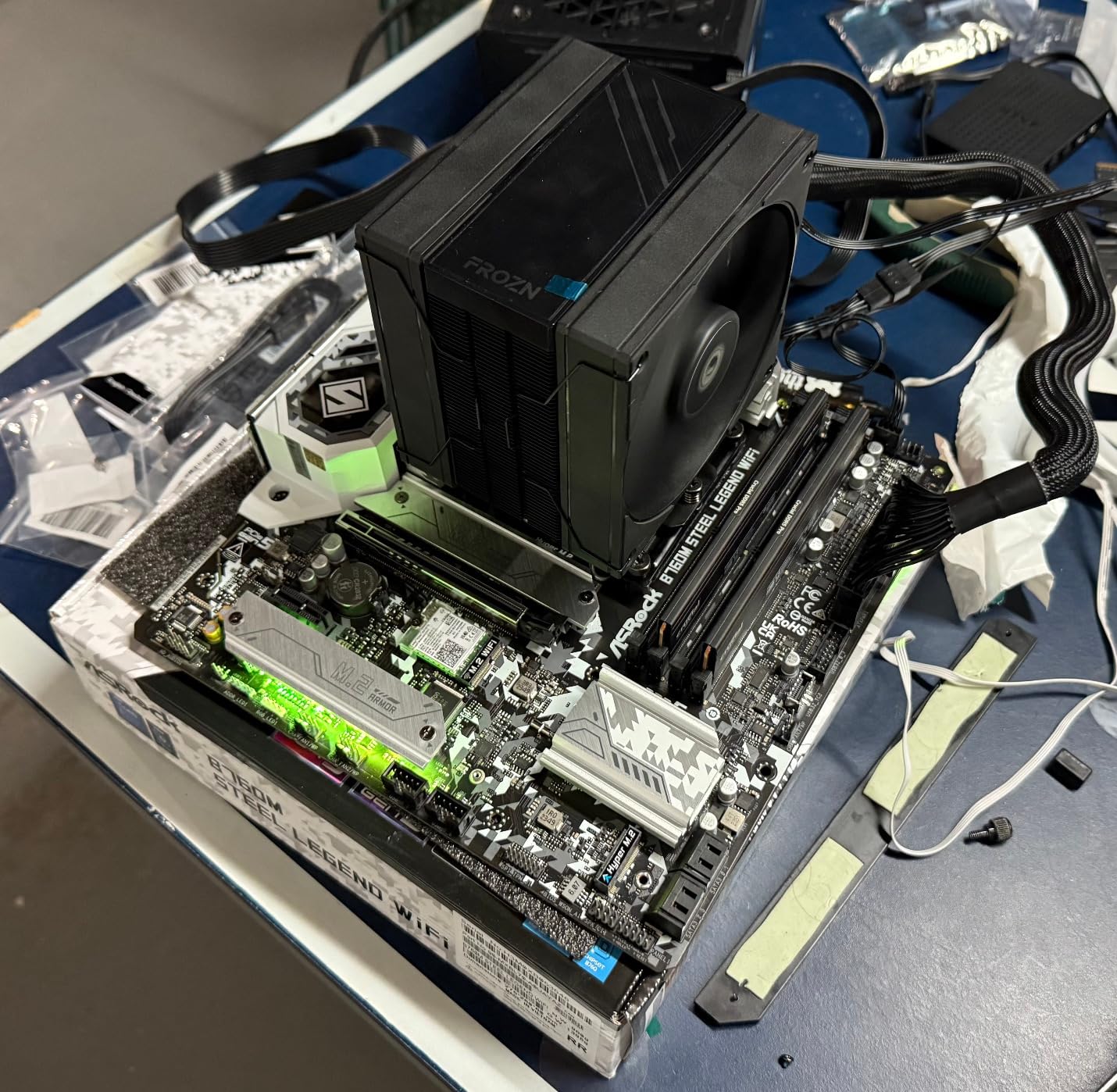 Intel Core i5-12600K Desktop Processor with Integrated Graphics and 10 (6P+4E) Cores up to 4.9 GHz Unlocked LGA1700 600 Series Chipset 125W customer photo 2