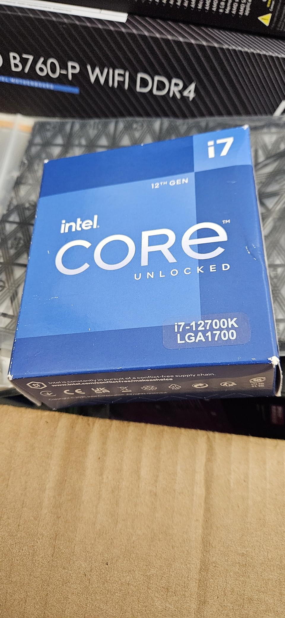 Intel Core i7-12700K Gaming Desktop Processor with Integrated Graphics and 12 (8P+4E) Cores up to 5.0 GHz Unlocked LGA1700 600 Series Chipset 125W - Customer Photo 4