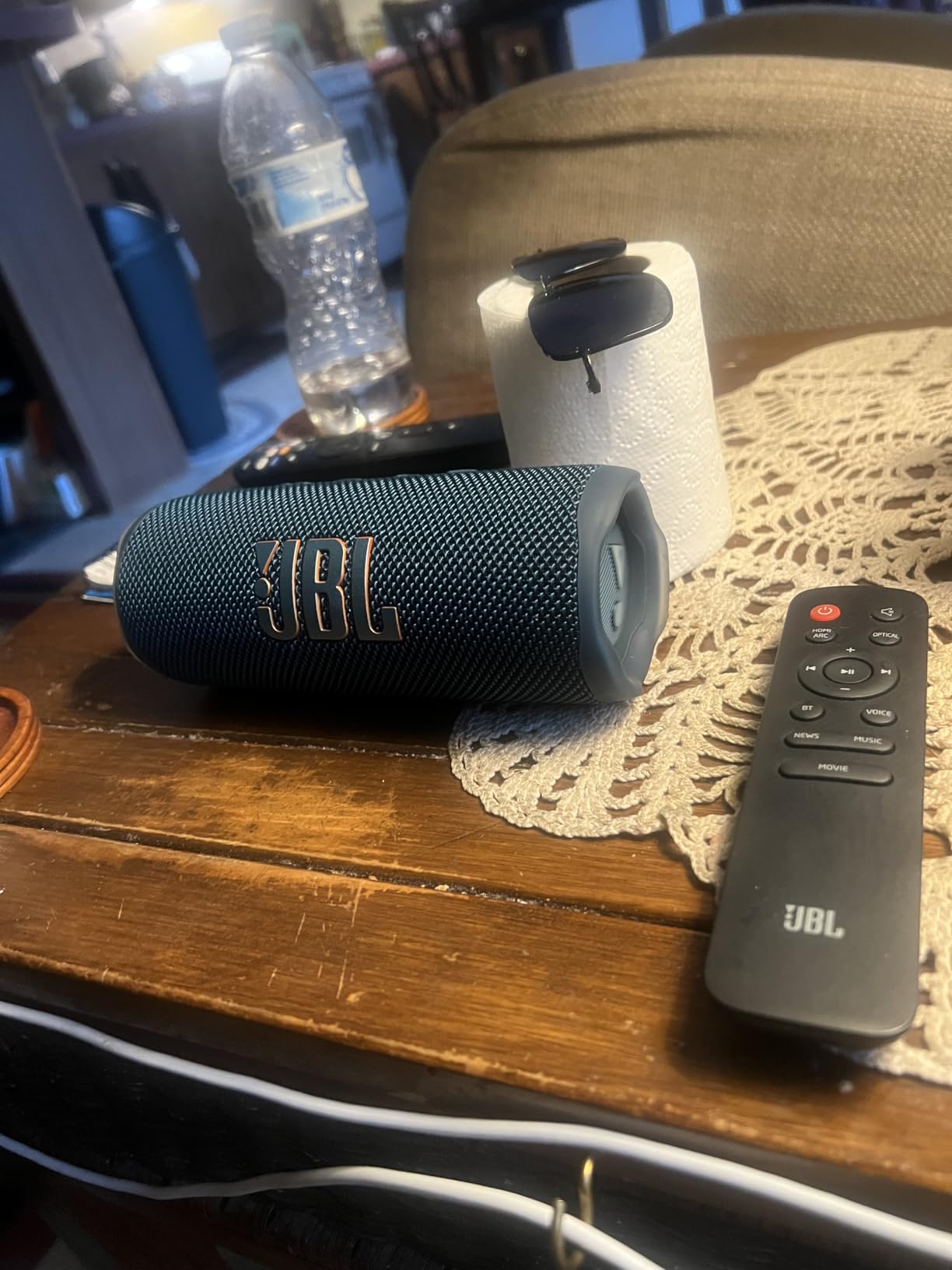 JBL Flip 6 - Portable Bluetooth Speaker, powerful sound and deep bass, IPX7 waterproof, 12 hours of playtime, JBL PartyBoost for multiple speaker pairing for home, outdoor and travel (Blue) customer photo 2