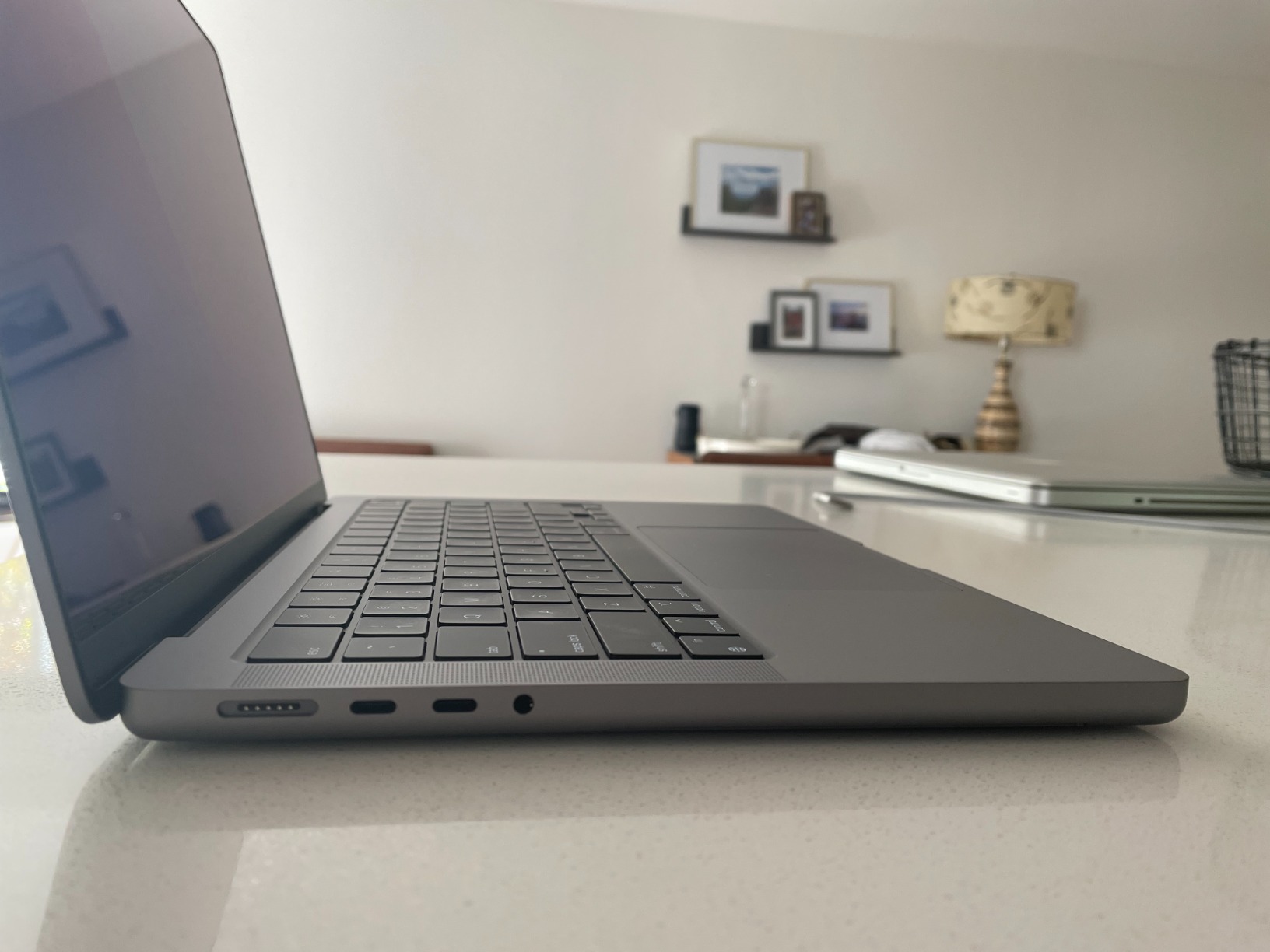 2021 Apple MacBook Pro (14-inch, M1 Pro chip with 10‑core CPU and 16‑core GPU, 16GB RAM, 1TB SSD) - Silver - Customer Photo 1