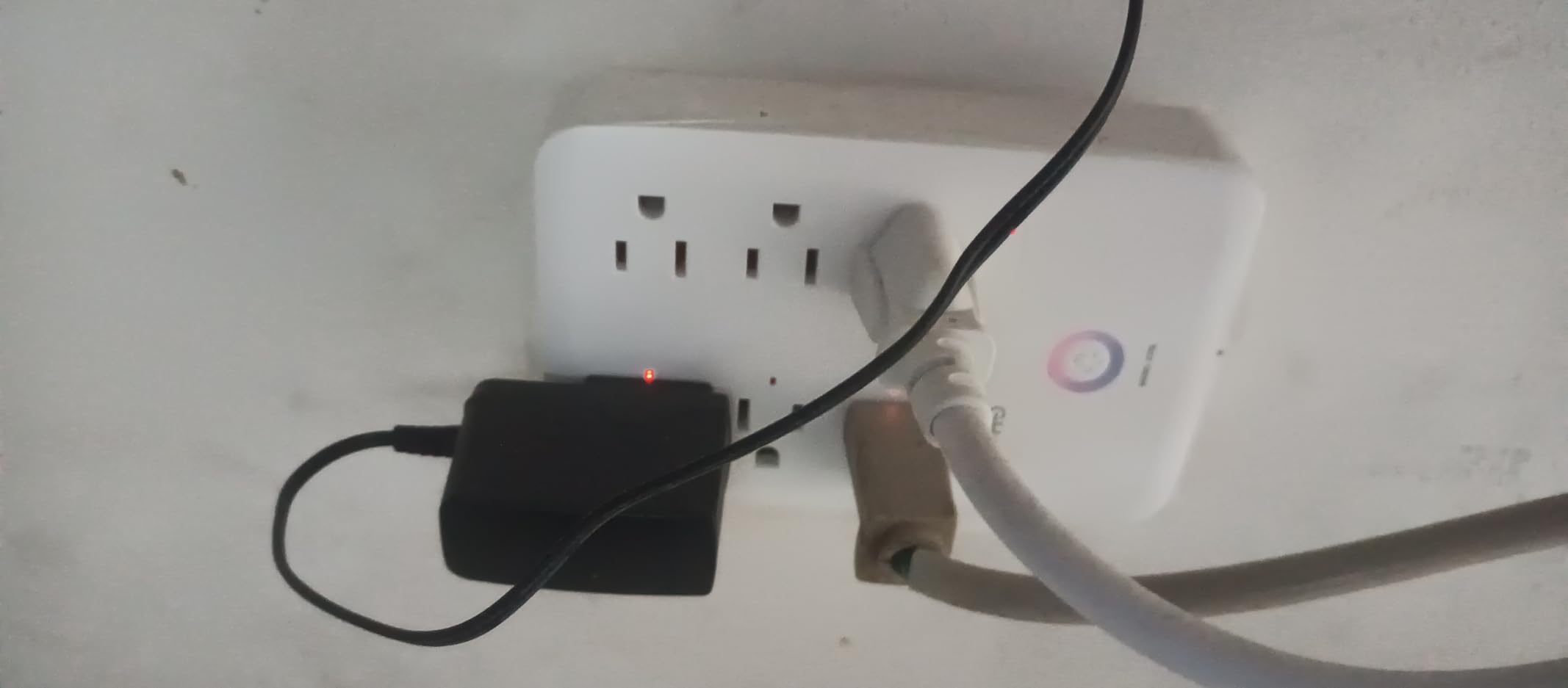 GHome Smart Power Strip with 3 USB Ports & 3 Smart Outlets Plugs That Work with Alexa & Google Home, WiFi Surge Protector, Flat Plug for Home Office Travel, 10A, White - Customer Photo 1