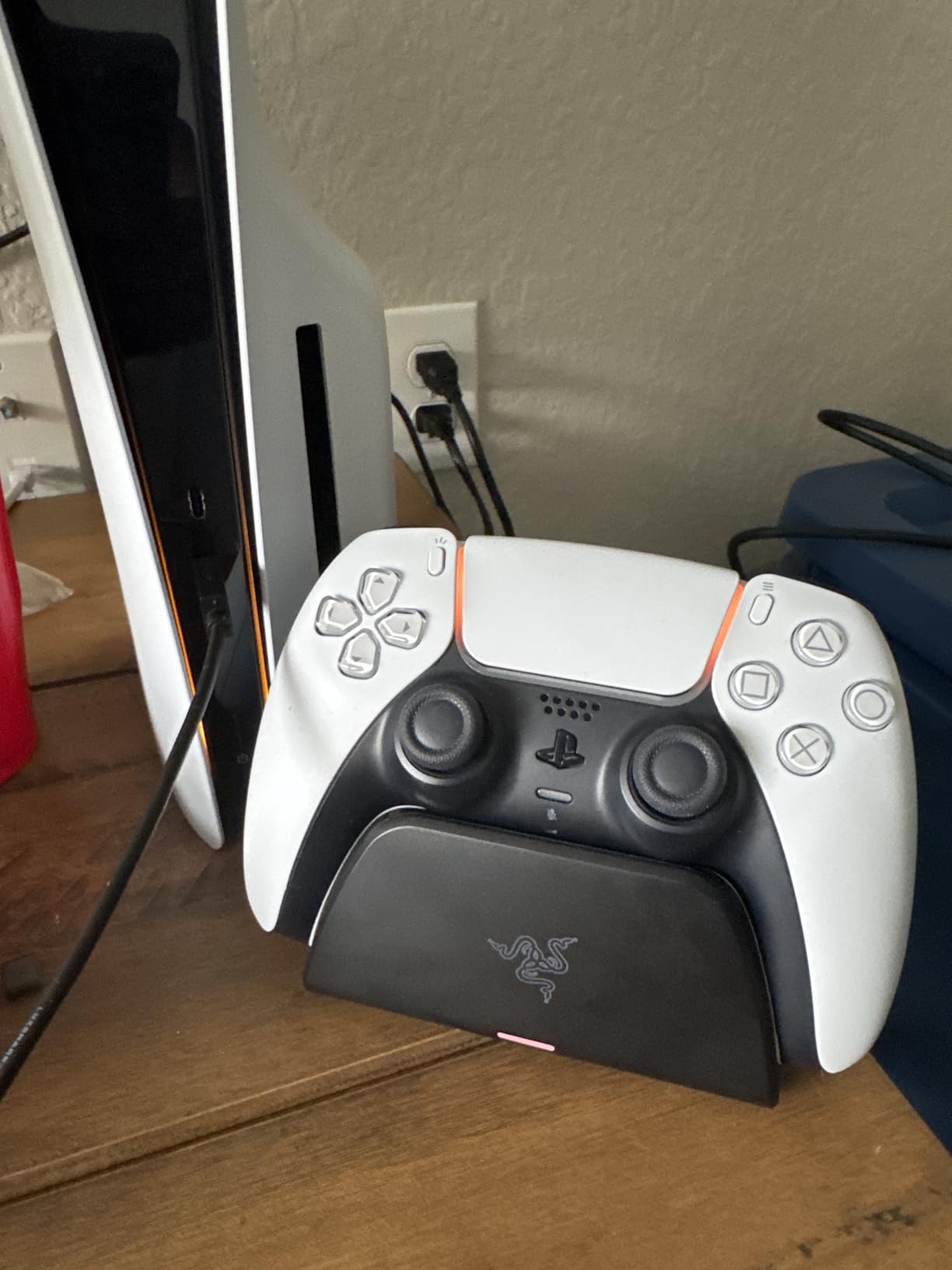 Razer Quick Charging Stand for PlayStation 5: - Curved Cradle Design - Matches PS5 DualSense Wireless Controller - One-Handed Navigation - USB Powered - Black (Controller Sold Separately) - Customer Photo 2