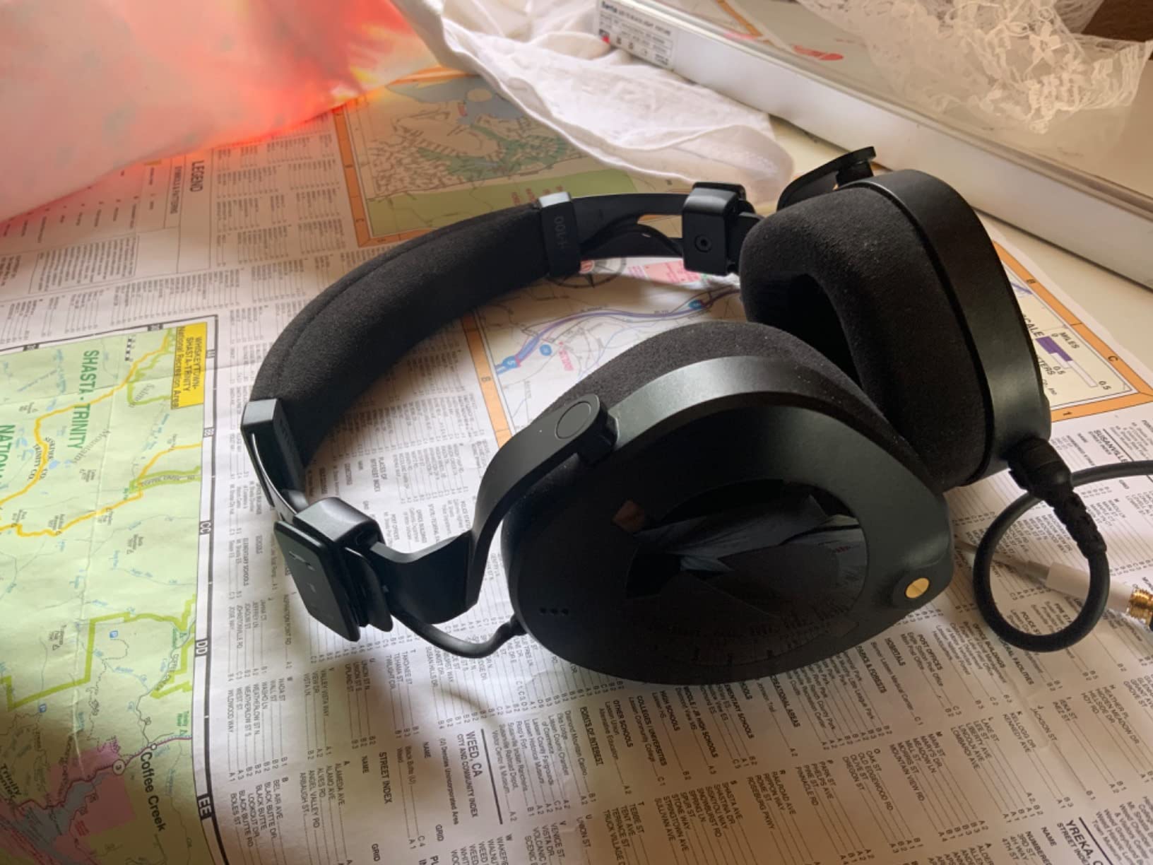 RØDE NTH-100 Professional Over-ear Headphones For Content Creation, Music Production, Mixing and Audio Editing, Podcasting, Location Recording,Black - Customer Photo 2