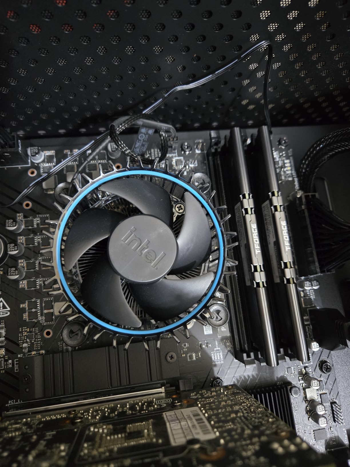 INTEL CPU Core i5-12400F / 6/12 / 2.5GHz / 6xxChipset / BX8071512400F - Customer Photo 3