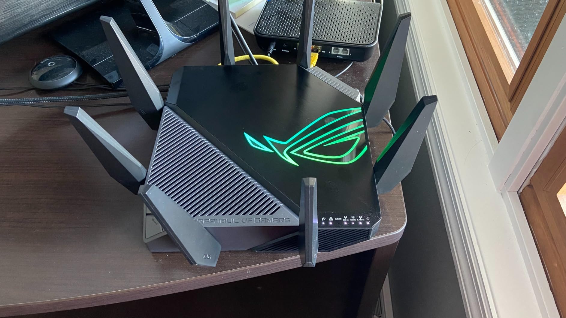 ASUS ROG Rapture GT-AXE11000 Tri-band WiFi 6E Extendable Gaming Router, 6GHz Band, 2.5G Port, Triple-level Game Acceleration, VPN Fusion, Subscription-free Network Security, AiMesh Compatible - Customer Photo 4