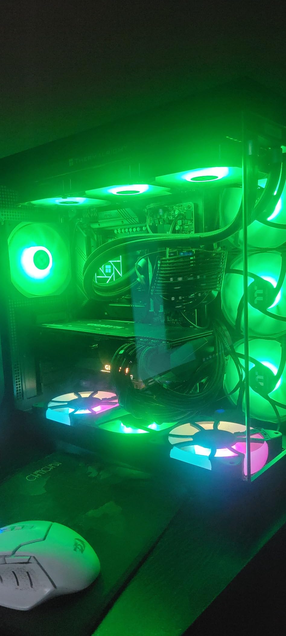 Thermalright ARGB Fan HUB Controller Support 8 Groups of Fans, 8-Port 4 Pin PC Fan Controller, 5V-3Pin ARGB Hub, Strong Paste+Magnetic Suction, SATA Power Cord(12V 4-pin RGB is not Supported) - Customer Photo 2