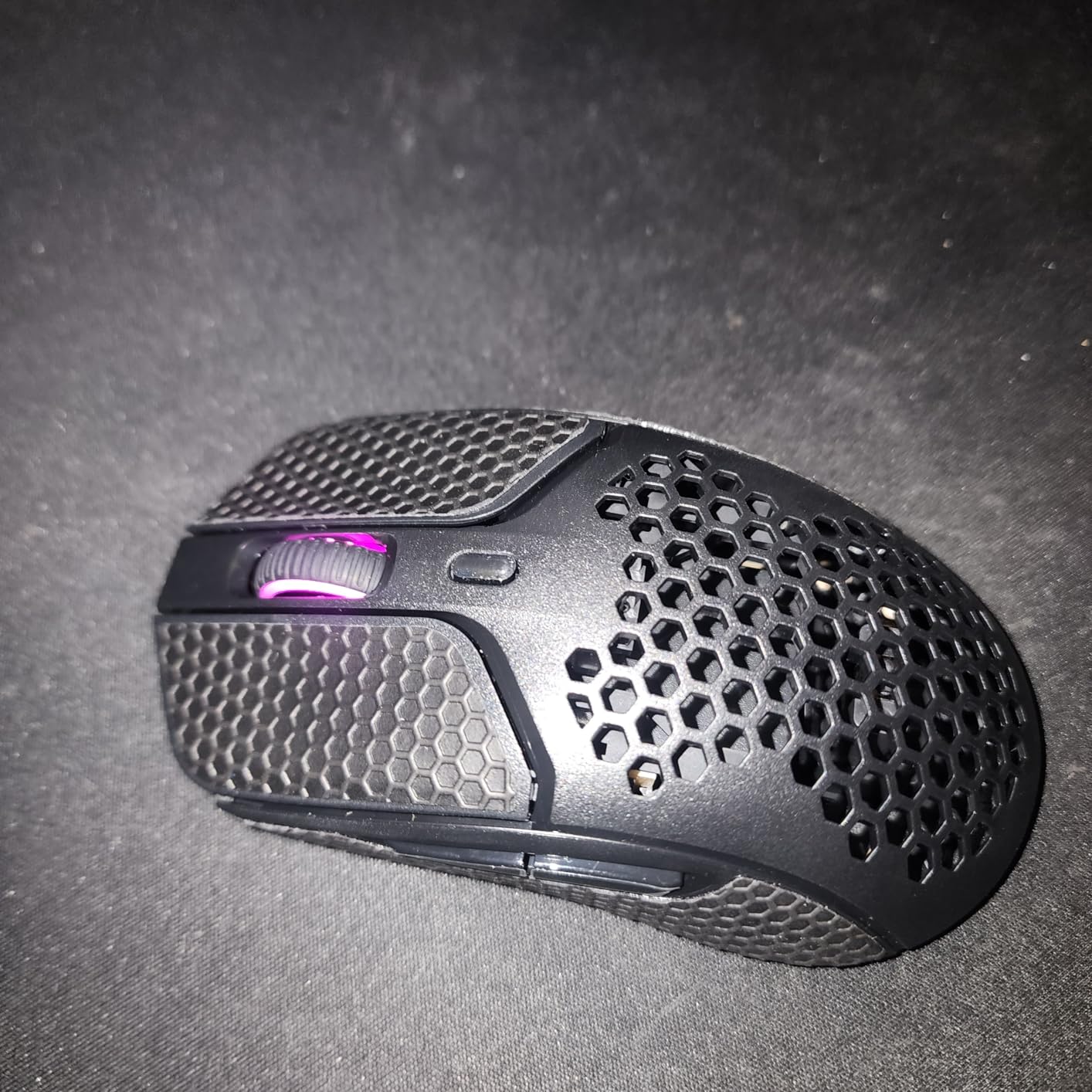 HyperX Pulsefire Haste – Wireless Gaming Mouse – Ultra Lightweight, 61g, 100 Hour Battery Life, 2.4Ghz Wireless, Honeycomb Shell, Hex Design, Up to 16000 DPI, 6 Programmable Buttons – Black, 4P5D7AA - Customer Photo 1